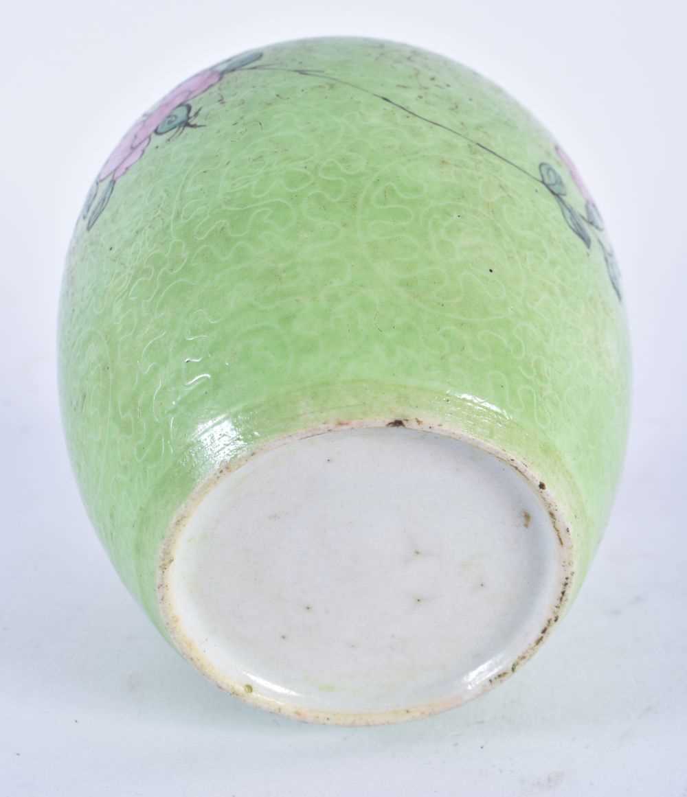 A 19TH CENTURY CHINESE FAMILLE ROSE LIME GREEN SCRAFITO GLAZED JAR Qing. 12 cm x 8 cm. - Image 5 of 5