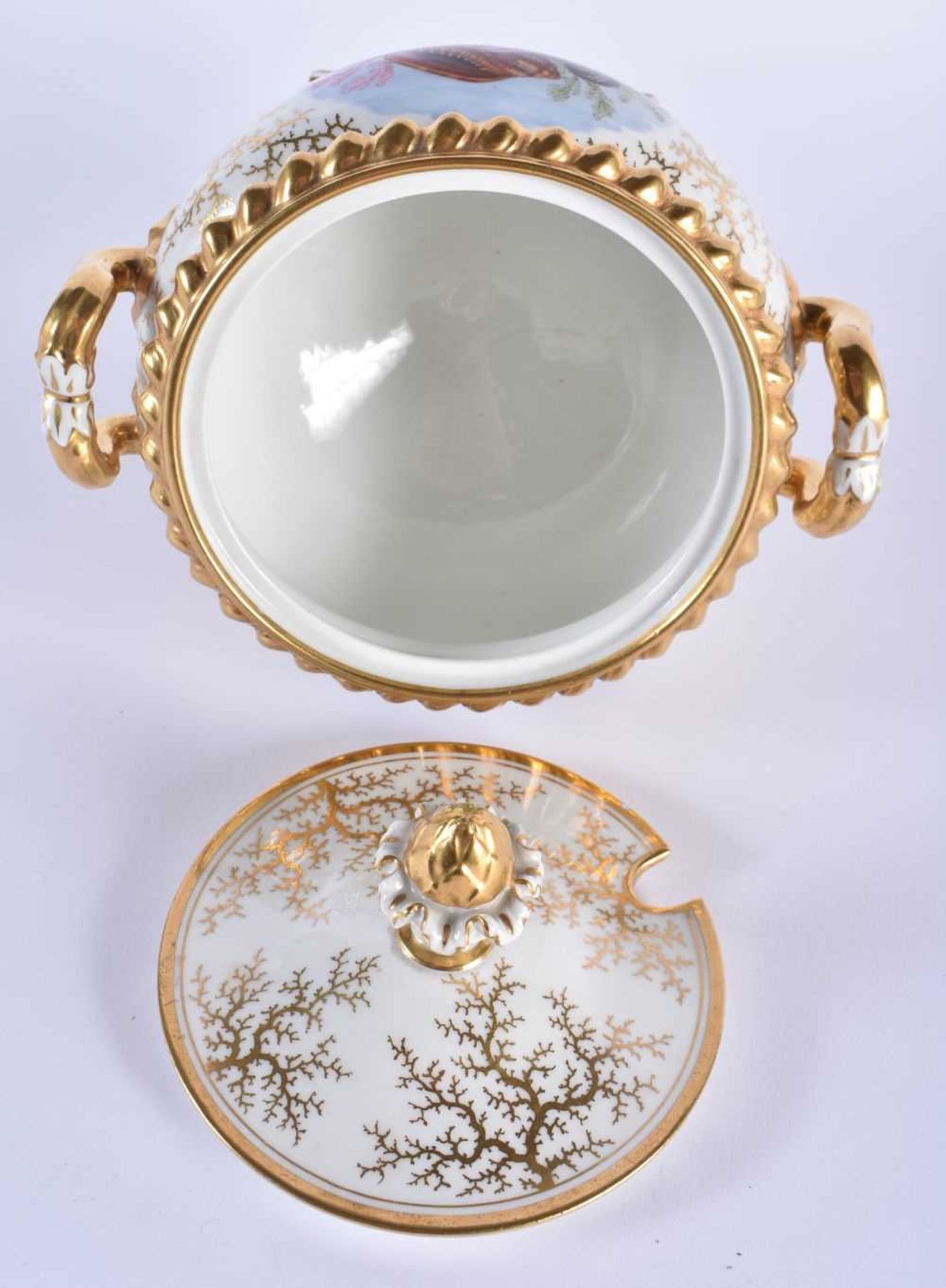A FINE EARLY 19TH CENTURY FLIGHT BARR AND BARR WORCESTER DESSERT SERVICE painted with landscapes and - Image 12 of 32