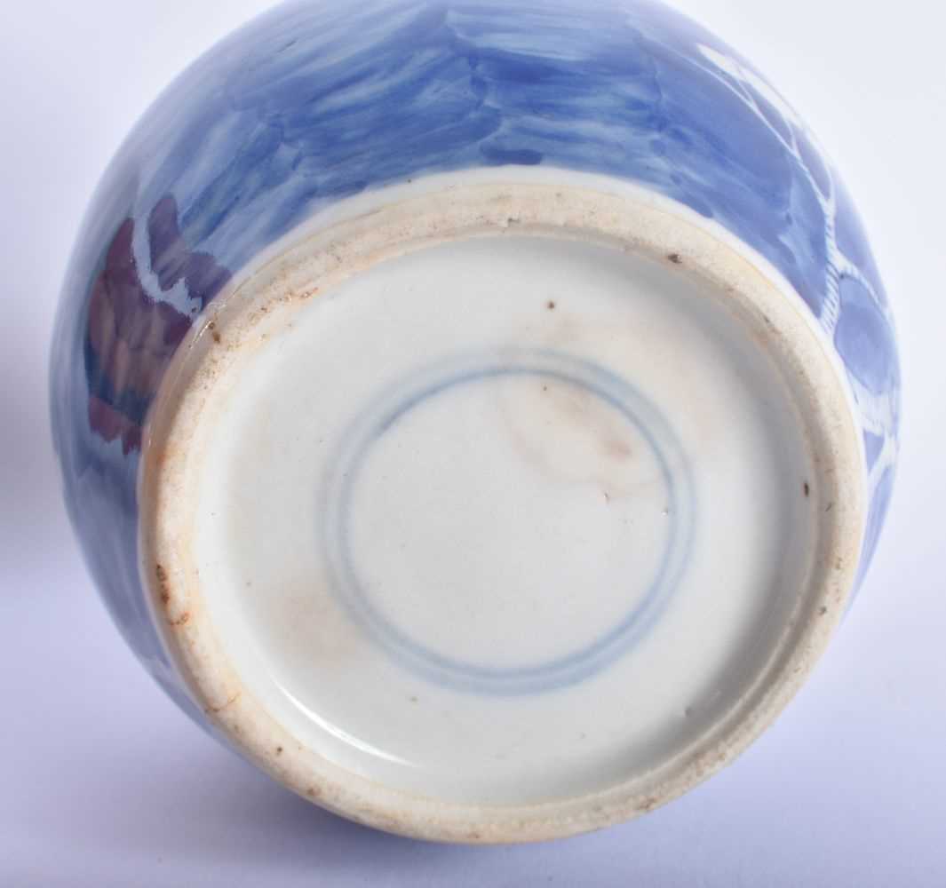 A 17TH CENTURY CHINESE BLUE AND WHITE PORCELAIN PLATE Kangxi, together with a Qing blue and white - Image 7 of 7