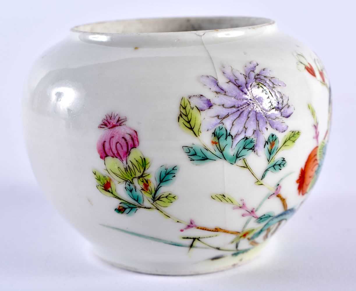 A 19TH CENTURY CHINESE FAMILLE ROSE PORCELAIN BRUSH WASHER Tongzhi mark and period. 8 cm x 6 cm. - Image 4 of 6