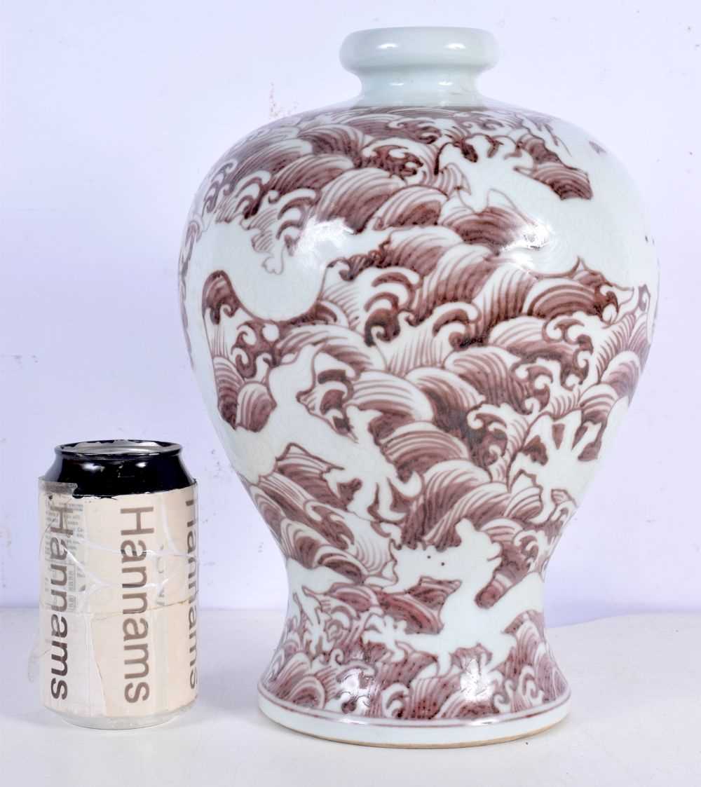 A Chinese Porcelain brown underglaze Meiping vase decorative with a dragon 30 cm. - Image 2 of 6