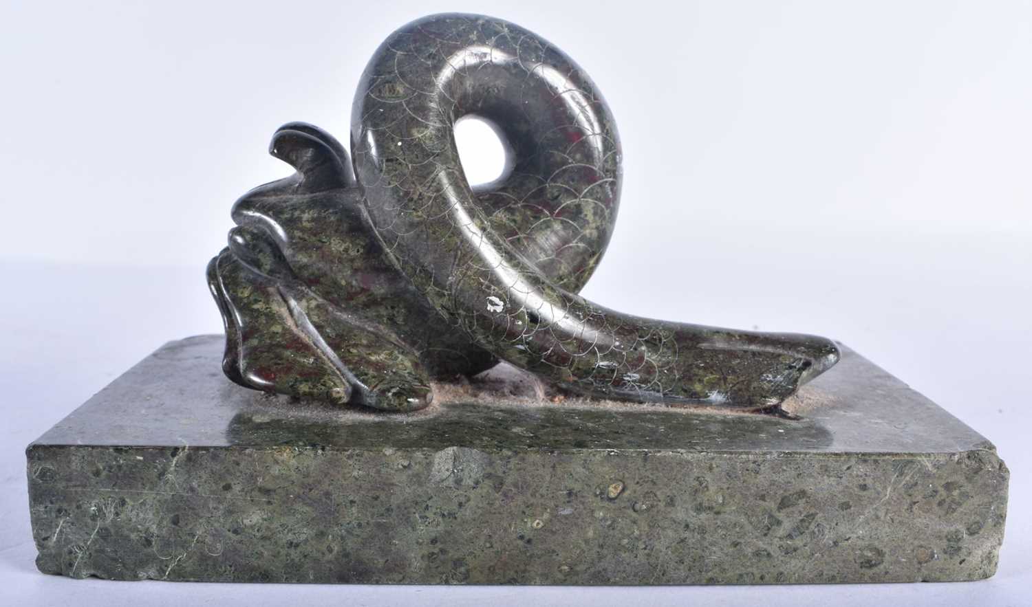 A LARGE 19TH CENTURY EUROPEAN COUNTRY HOUSE GRAND TOUR BLOODSTONE DESK WEIGHT formed as a fish - Image 3 of 5