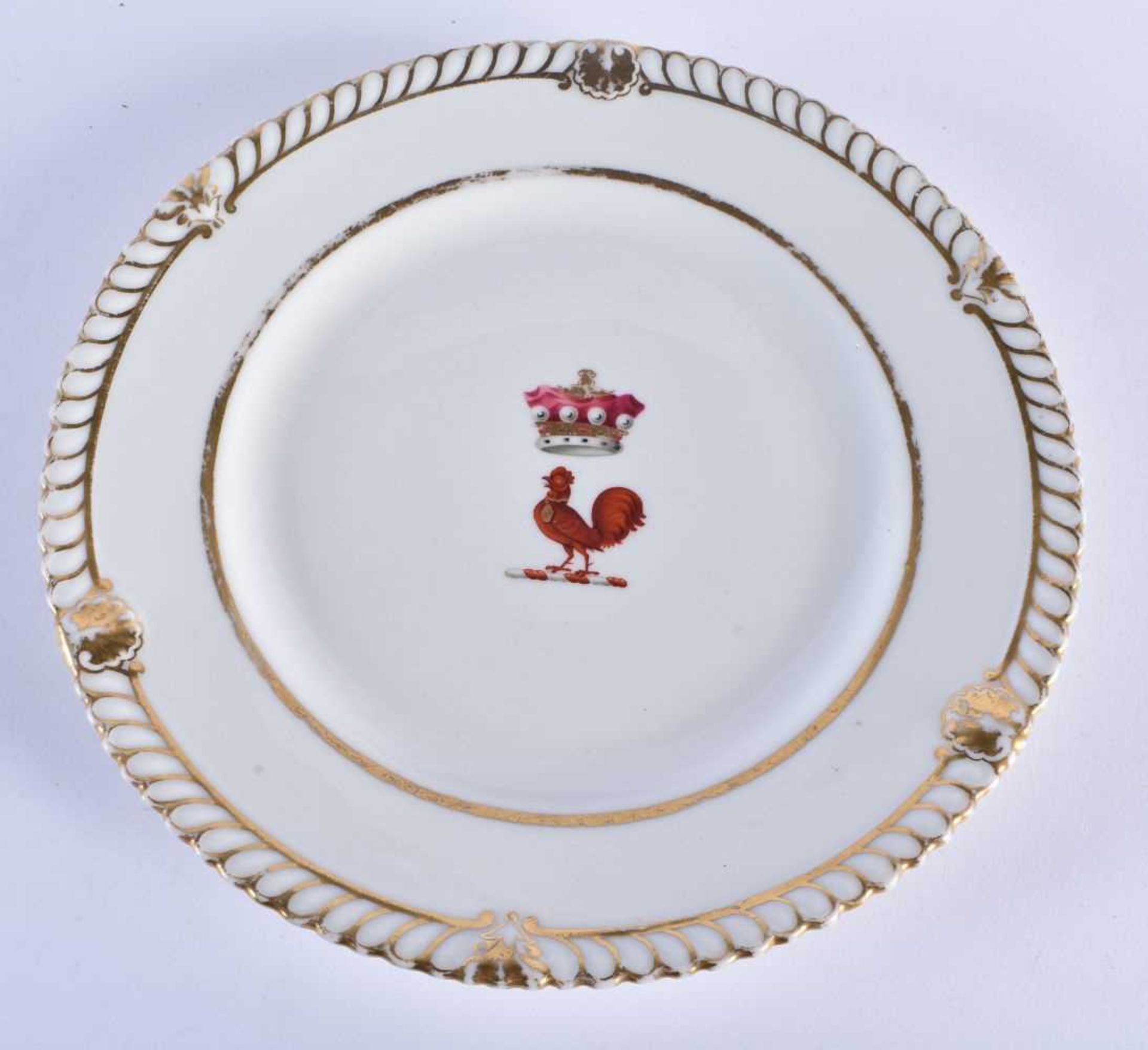FOUR EARLY 19TH CENTURY CHAMBERLAINS WORCESTER ARMORIAL PLATES in various forms and sizes. Largest - Image 8 of 9