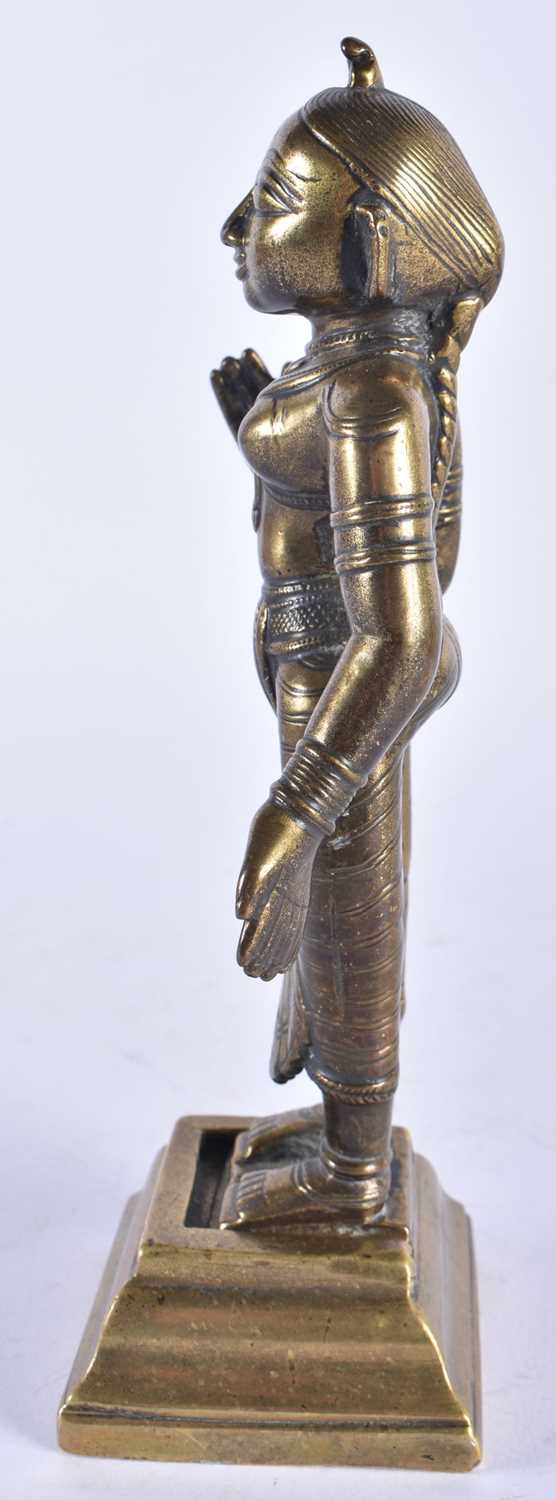 AN 18TH/19TH CENTURY INDIAN BRONZE FIGURE OF A HINDU DEITY. 19 cm high. - Image 6 of 8