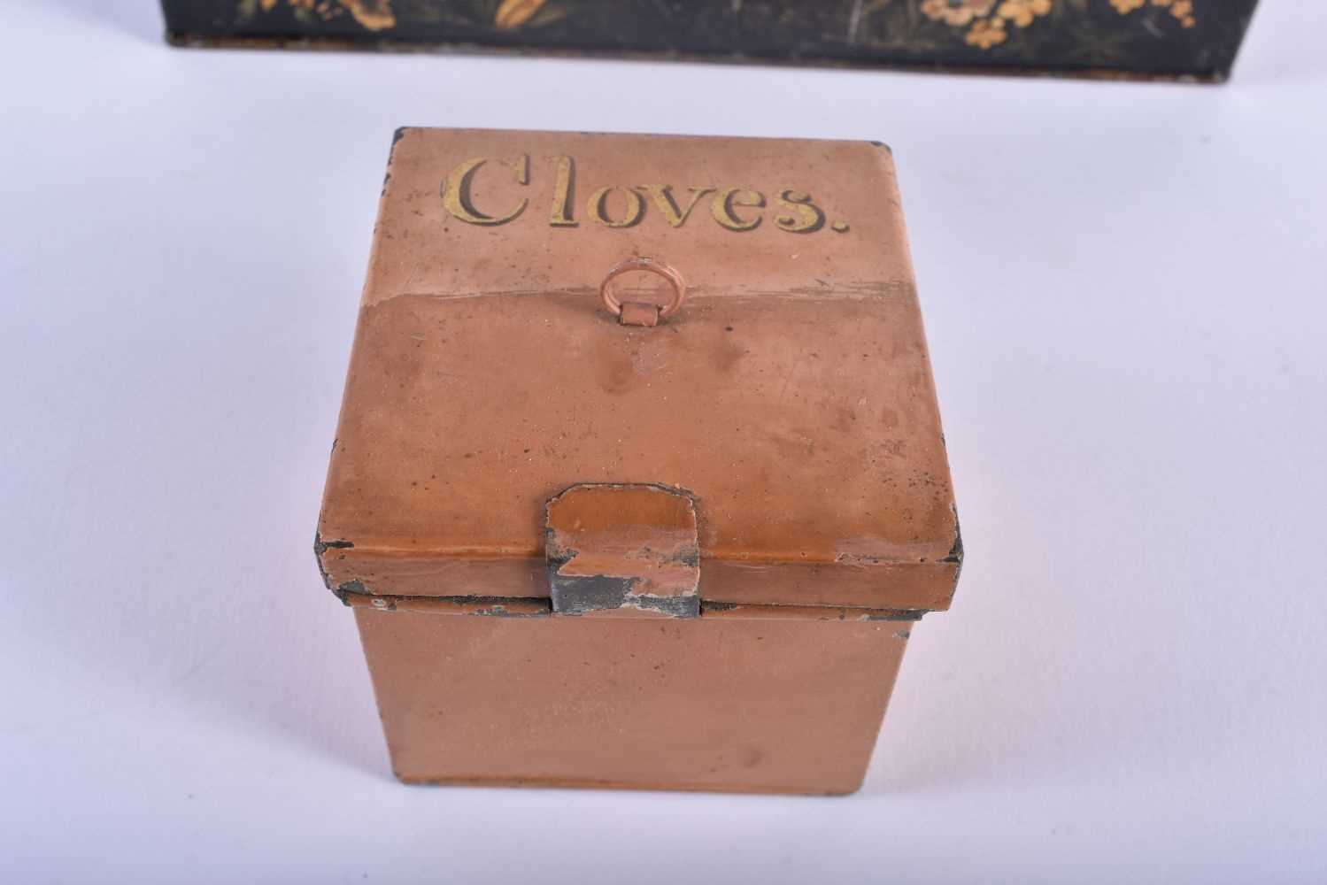 AN UNUSUAL 19TH CENTURY COUNTRY HOUSE TOLEWARE SPICE BOX with six fitted period individual boxes. 22 - Image 3 of 5
