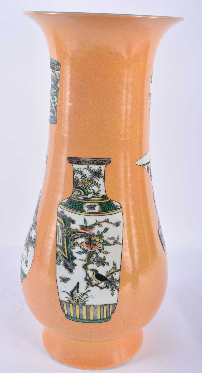 A LARGE EARLY 20TH CENTURY CHINESE IMPERIAL YELLOW FAMILLE VERTE VASE Late Qing/Republic, bearing - Image 4 of 6
