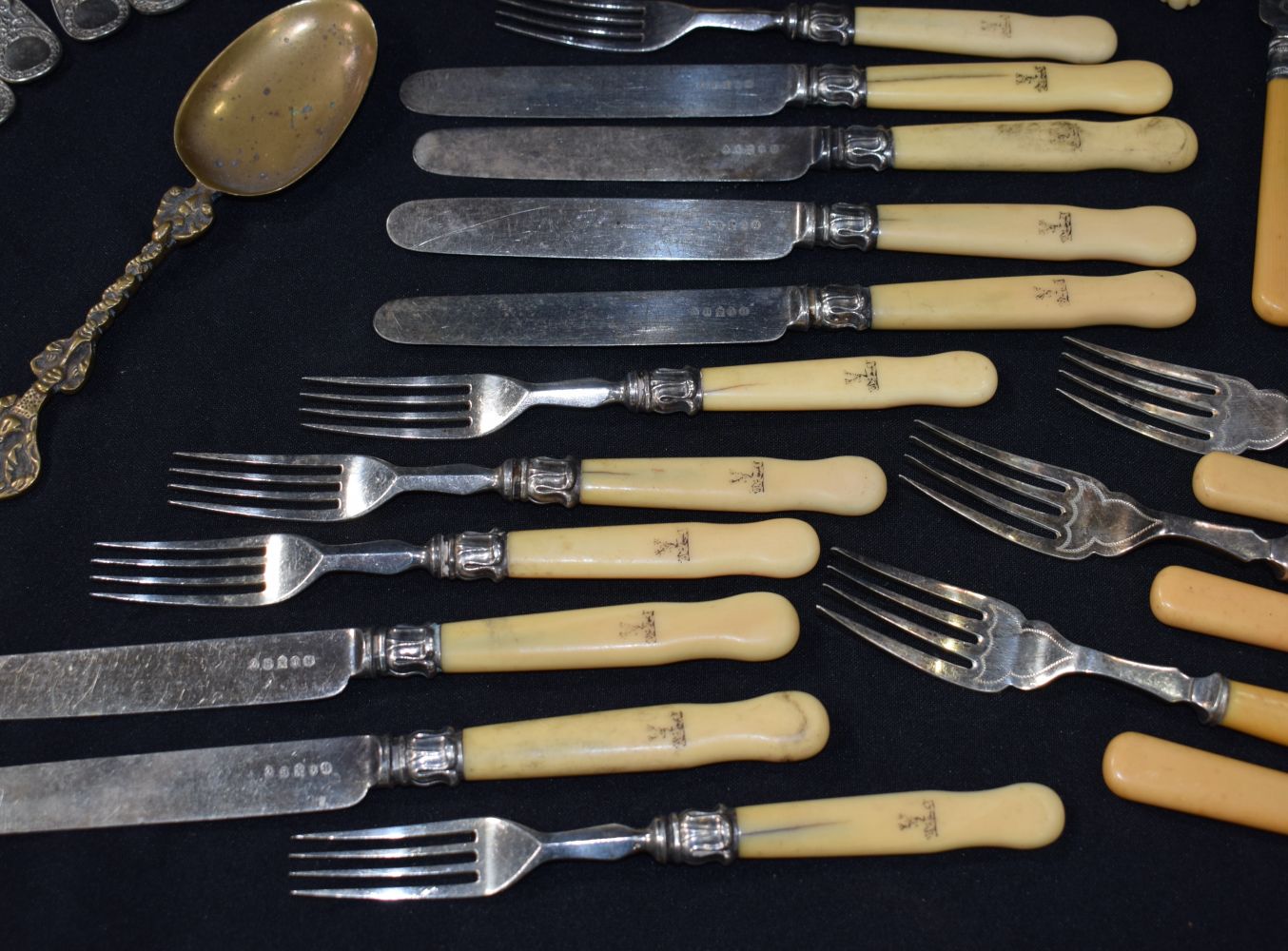 A cased set of Garrard & Co Mother of Pearl handled Fruit knives together with a collection of - Image 14 of 18