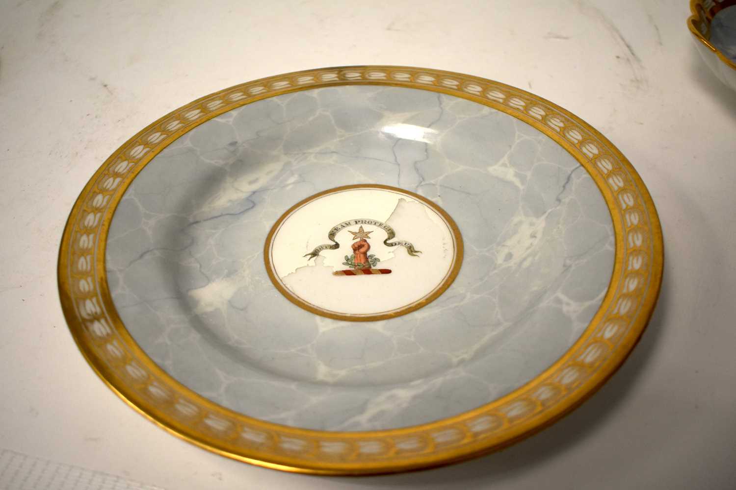 A LATE 18TH CENTURY GROUP OF BARR FLIGHT AND BARR PORCELAIN WARES painted with armorials on a - Image 22 of 31