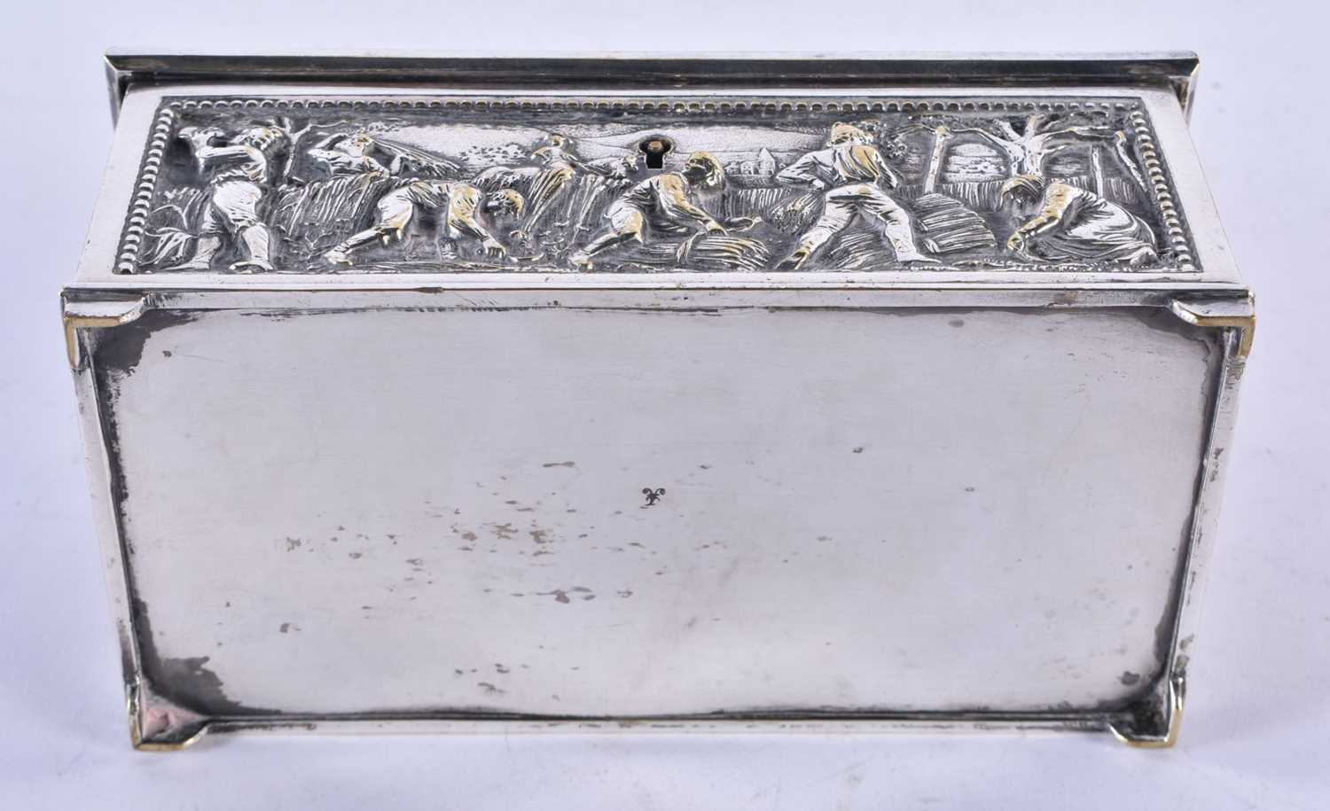 A Victorian Velvet Lined Jewellery Casket in the Style of Elkington heavily embossed with rural - Bild 4 aus 4