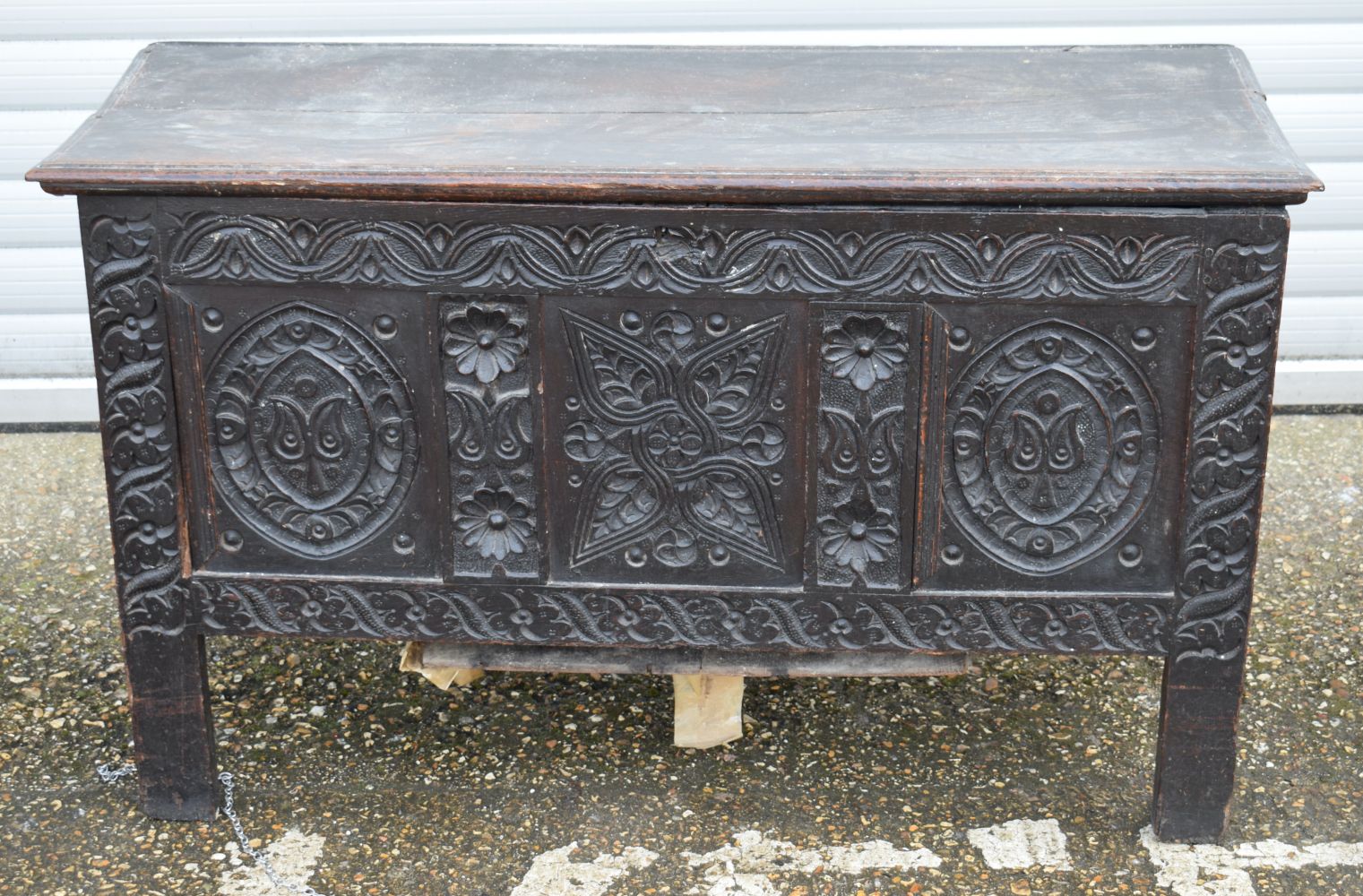 An 18th Century carved wood panelled coffer 74 x 121 x 47 cm