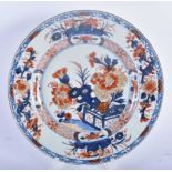 A 17TH/18TH CENTURY CHINESE EXPORT IMARI PORCELAIN PLATE Kangxi/Yongzheng. 22 cm diameter.