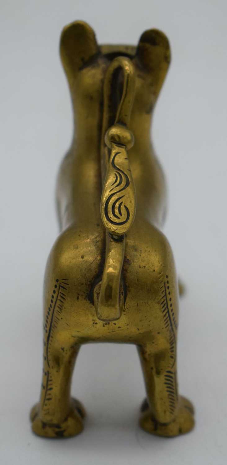 AN EARLY BRONZE AQUAMANILE BEAST. 228 grams. 8.5 cm x 8.5 cm. - Image 3 of 4