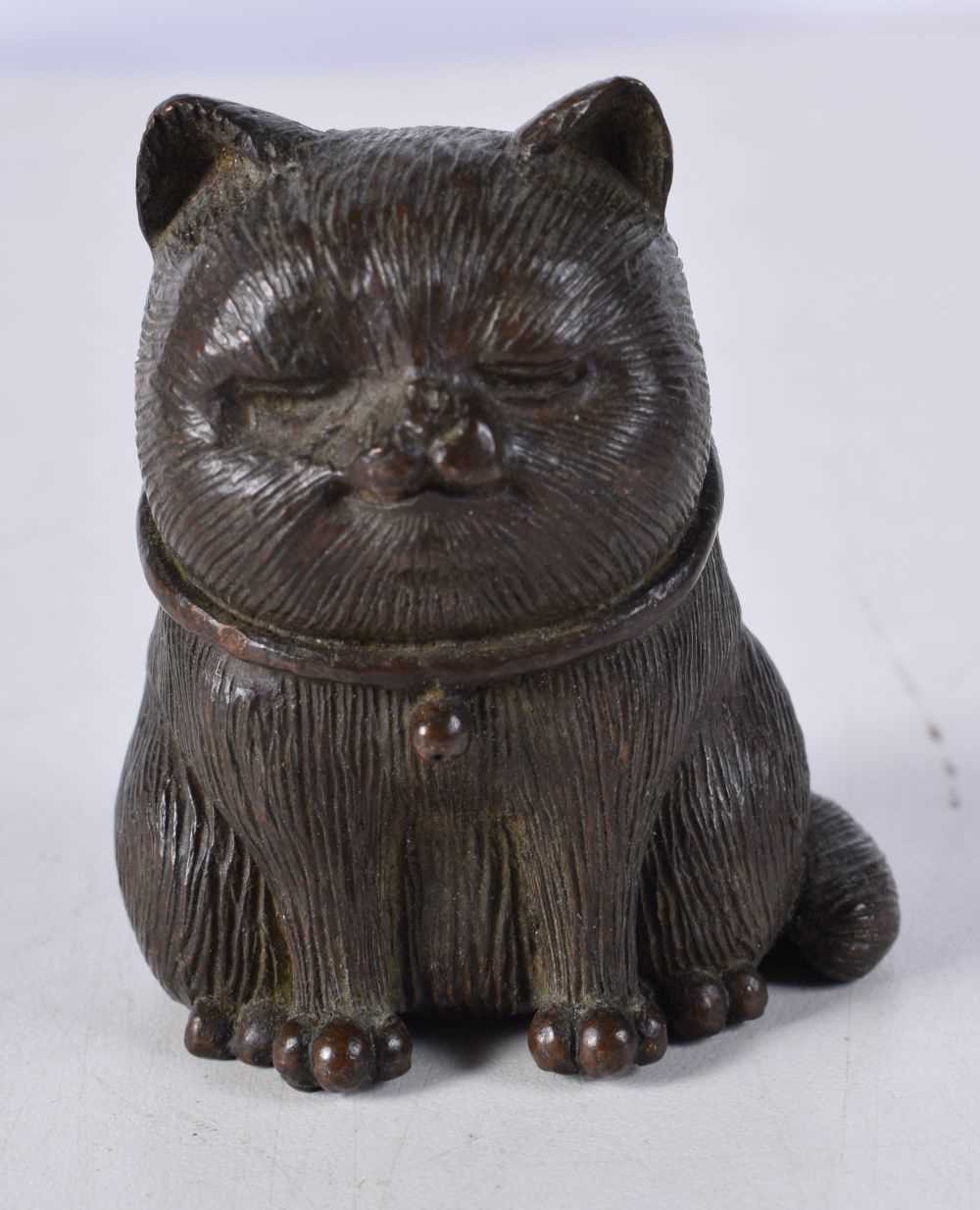 A Japanese bronze Cat 6 cm. - Image 2 of 4