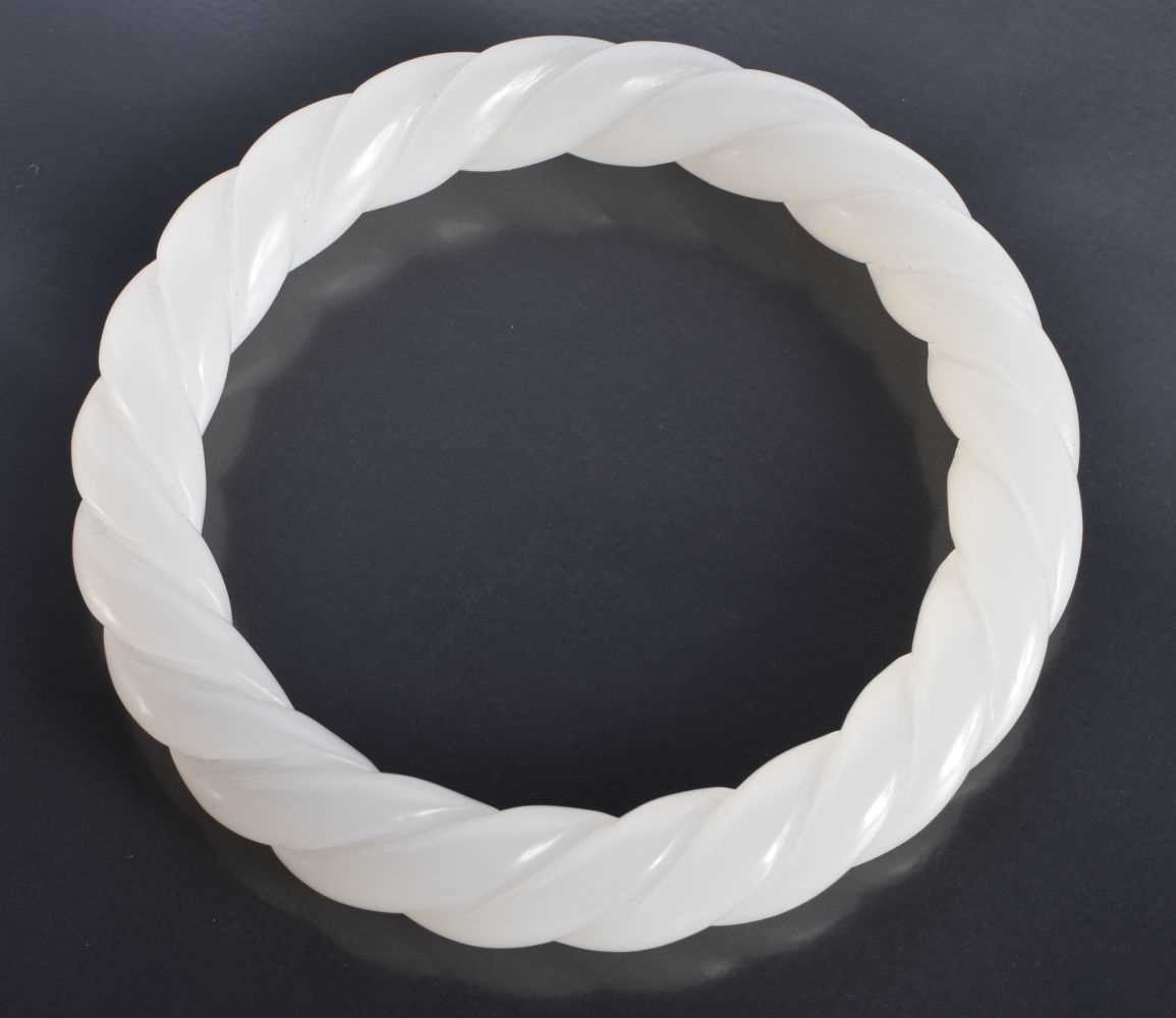 A CHINESE CARVED WHITE JADE TWIST BANGLE 20th Century. 43 grams. 6.5 cm diameter.