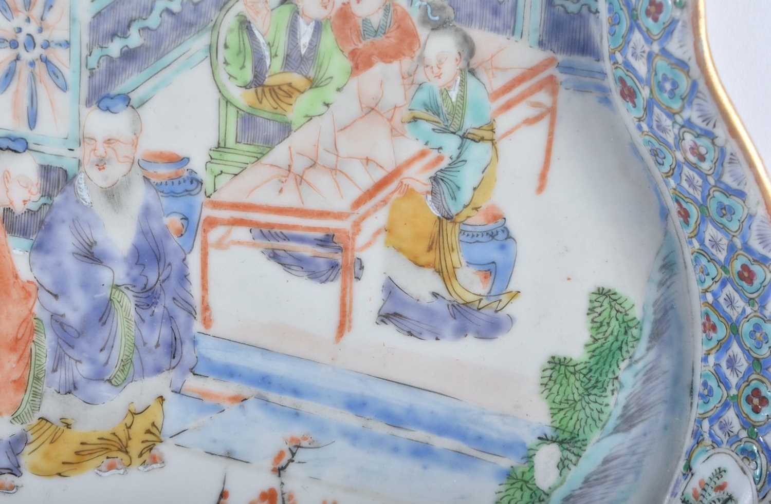 A LARGE 19TH CENTURY CHINESE FAMILLE VERTE PORCELAIN TREFOIL SHAPED DISH Qing, painted with - Image 3 of 5