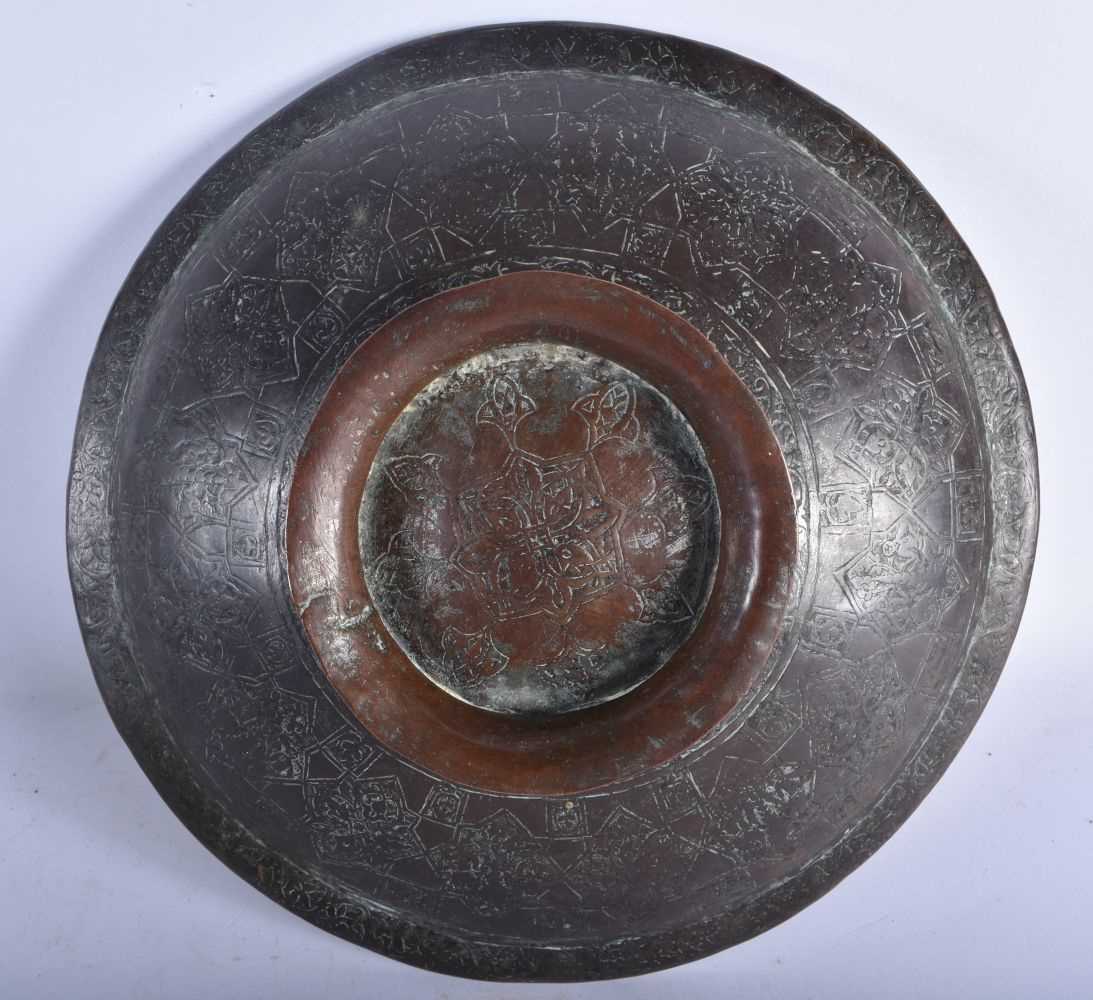 A 16TH/17TH CENTURY PERSIAN ISLAMIC MIDDLE EASTERN BRONZE COPPER ALLOY BOWL AND COVER decorated - Image 8 of 10