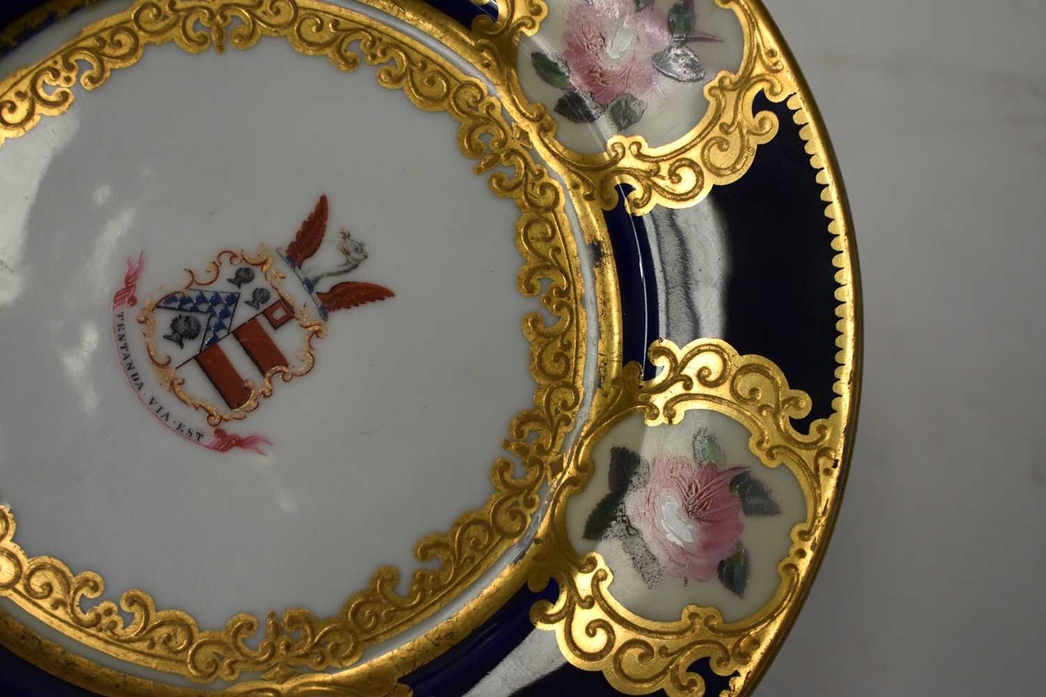 THREE EARLY 19TH CENTURY CHAMBERLAINS WORCESTER PORCELAIN PLATES together with two other - Image 13 of 51