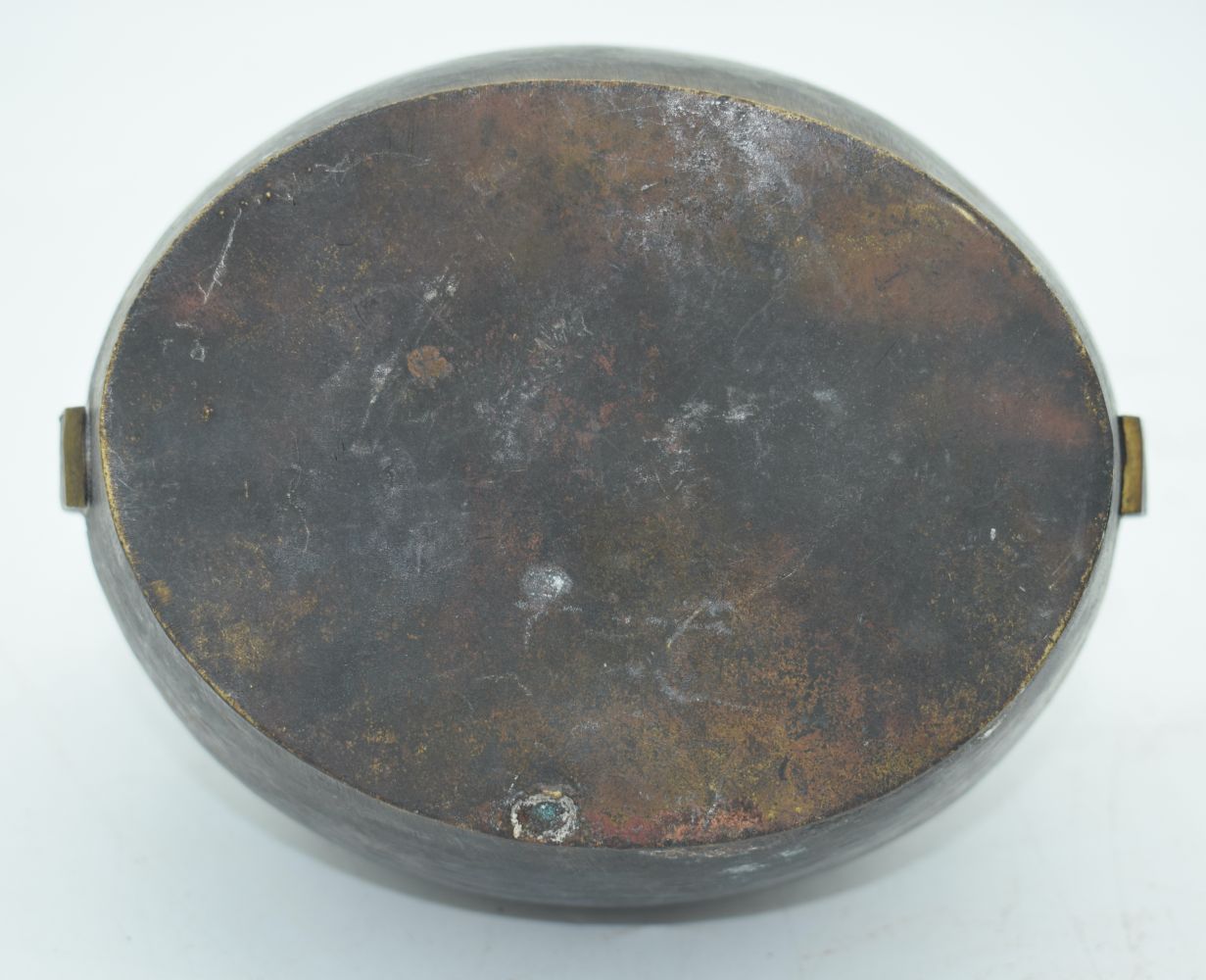 A Chinese Qing Dynasty bronze hand warmer 8 x 15 x 12 cm. - Image 6 of 6