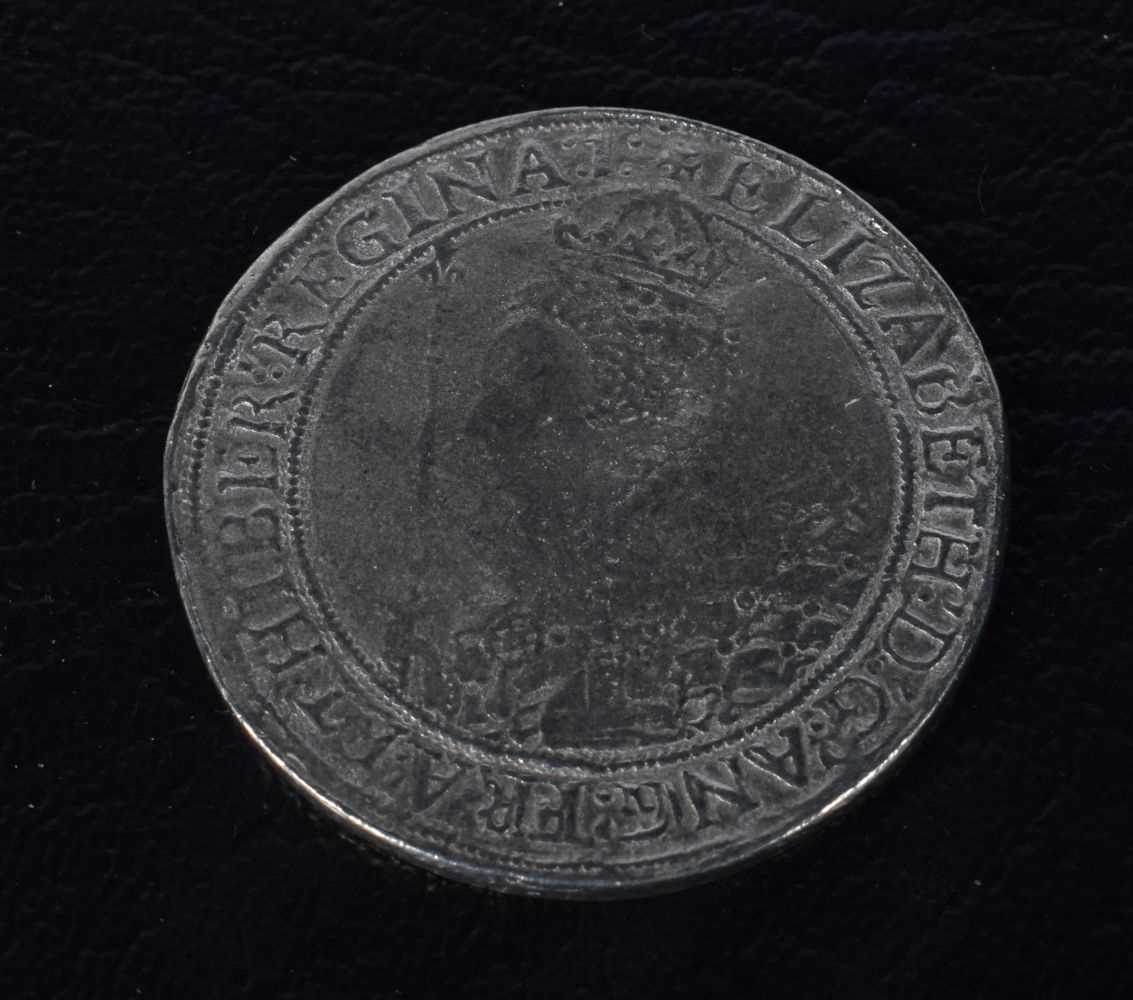 An Elizabeth I hammered silver Crown 4 cm . - Image 2 of 4