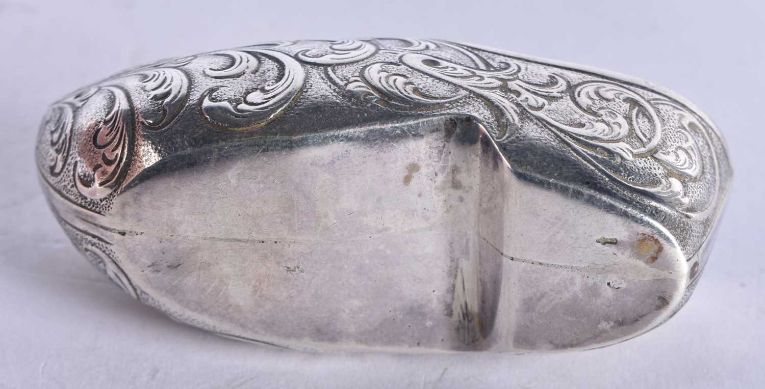 A Continental Silver Clog with Dutch Silver Mark. 7.4cm x 2.9cm x 3.3 cm, weight 31g - Image 3 of 4