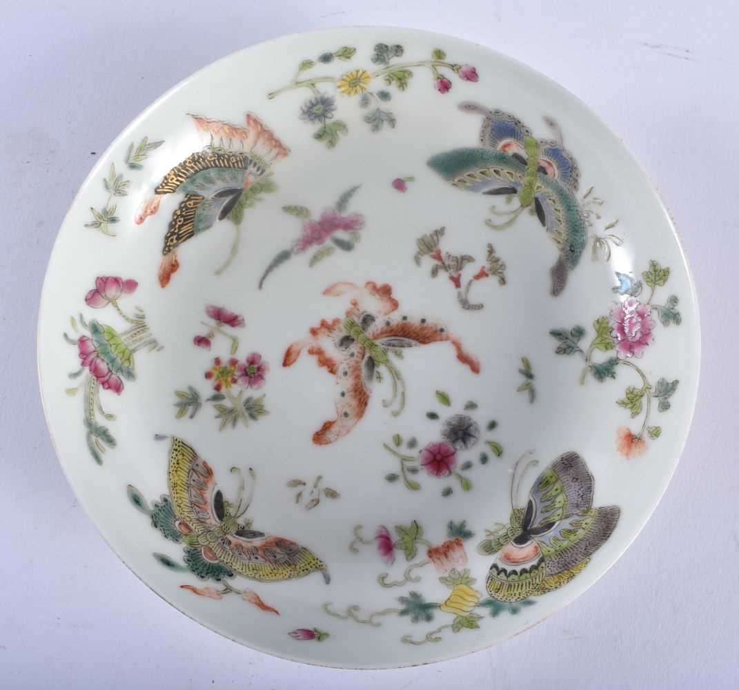 A PAIR OF CHINESE FAMILLE ROSE PORCELAIN BUTTERFLY DISHES Late Qing/Republic, bearing Qianlong marks - Image 2 of 4