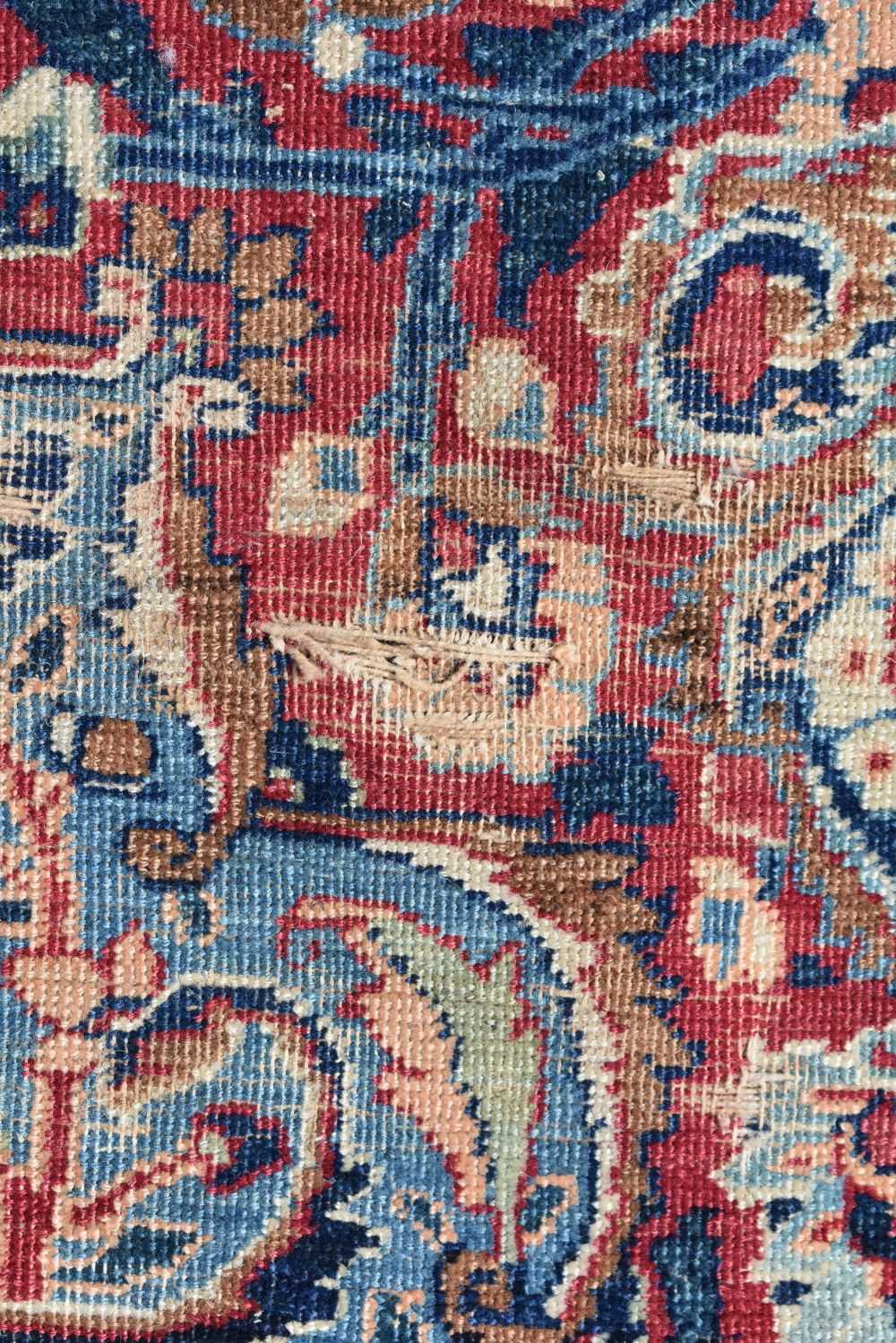 A Persian rug 189 x 122 cm - Image 5 of 14