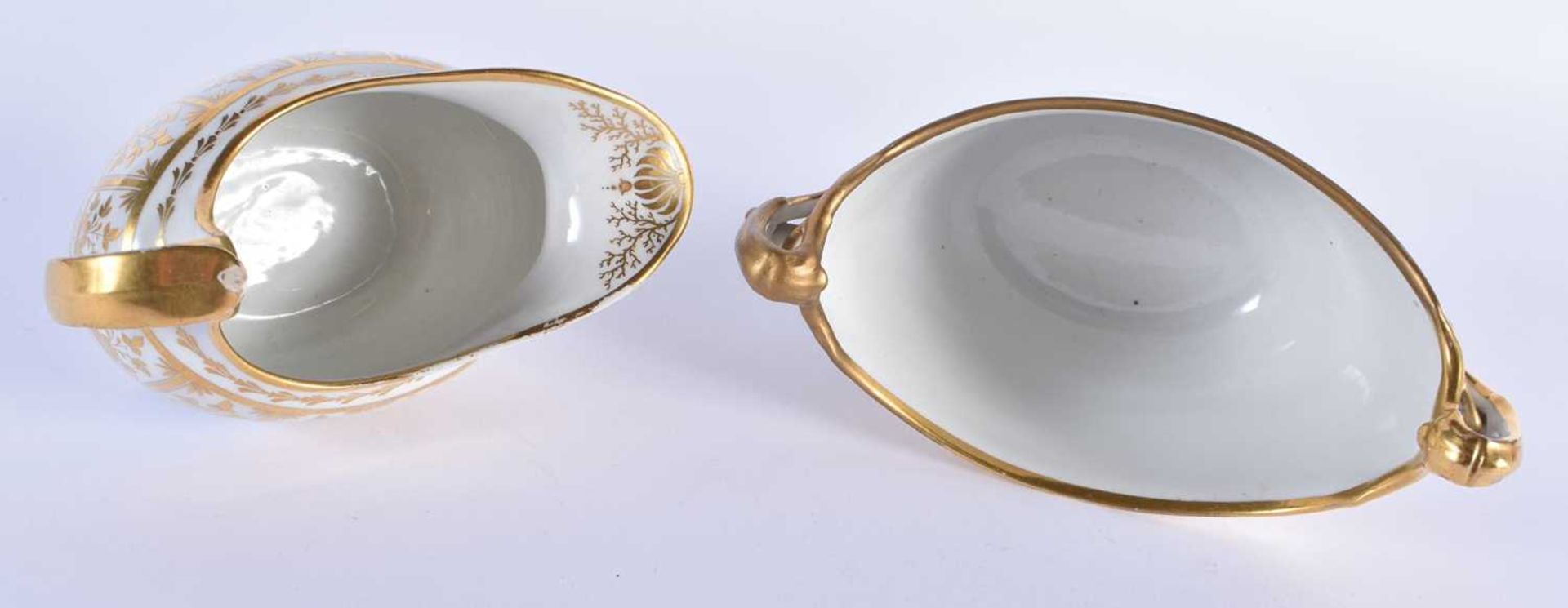 A LATE 18TH CENTURY GROUP OF BARR FLIGHT AND BARR PORCELAIN WARES painted with armorials on a - Image 10 of 31