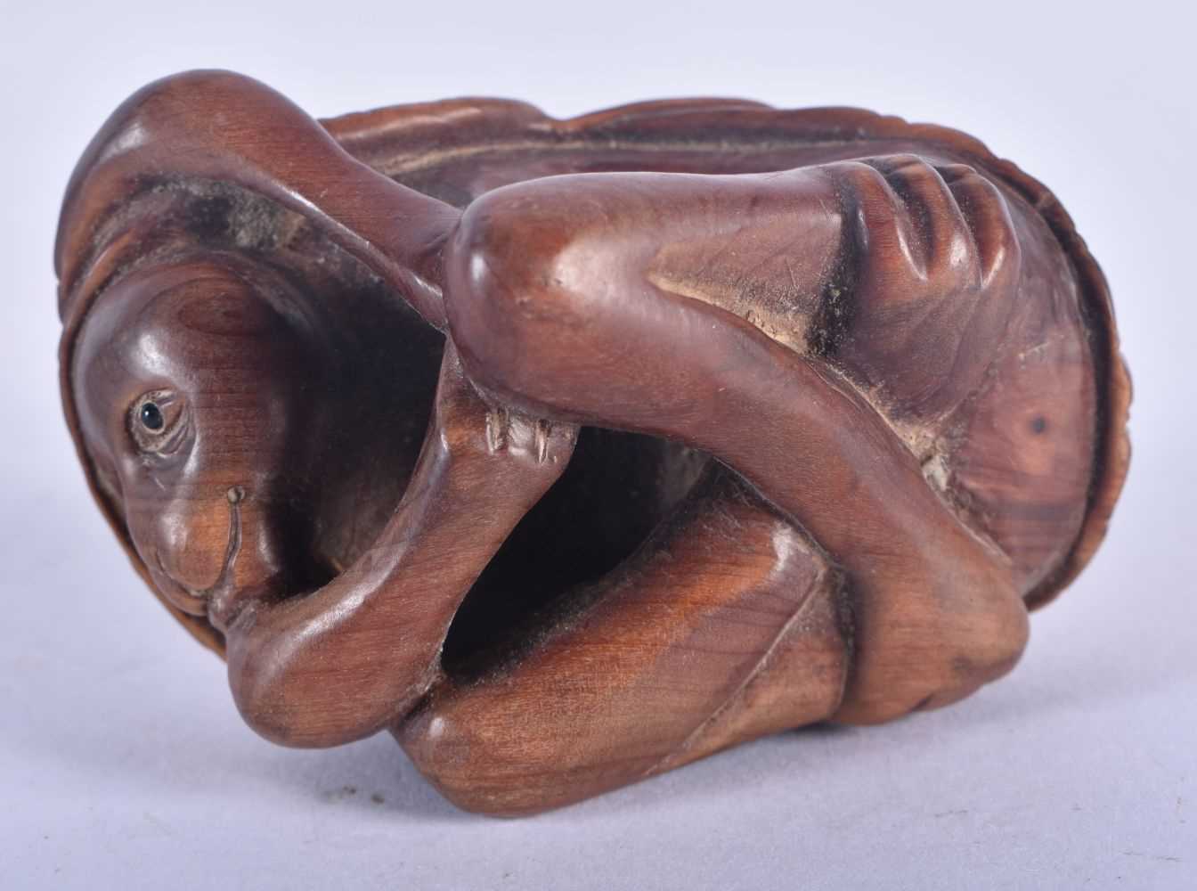 A Japanese Hardwood Netsuke carved as a Monkey. 6.2 cm x 4.5 cm x 3.6 cm, weight 36.6g - Image 2 of 4