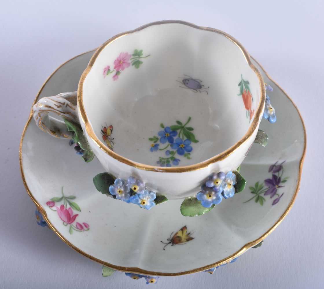 A 19TH CENTURY FRENCH JACOB PETIT PORCELAIN DESK OBJECT together with a Meissen encrusted cup and - Image 7 of 9