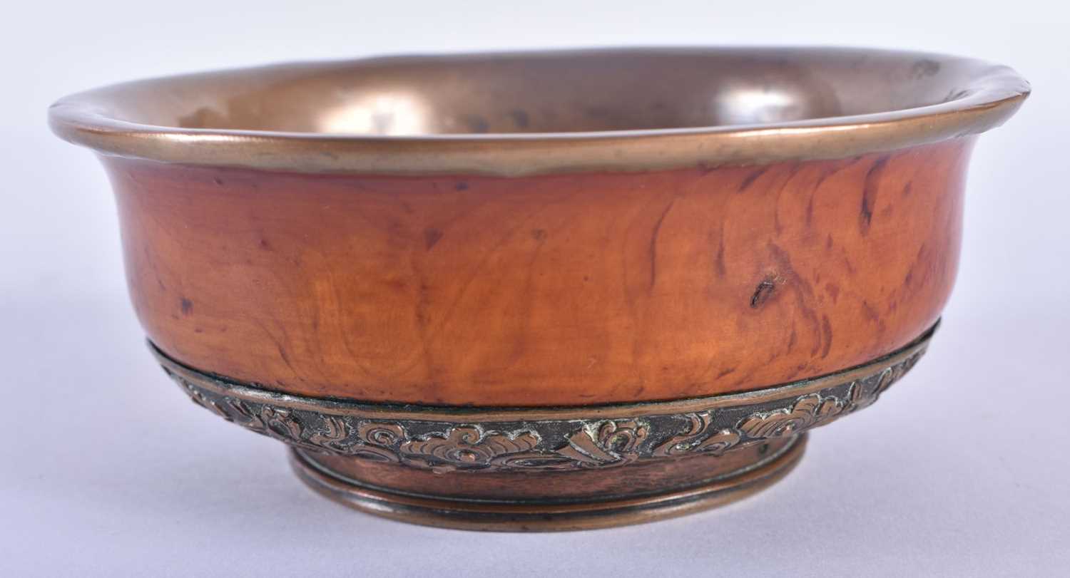 A 19TH CENTURY TIBETAN CARVED WOOD AND COPPER REPOUSSE BOWL decorated with foliage. 12 cm wide. - Image 2 of 4