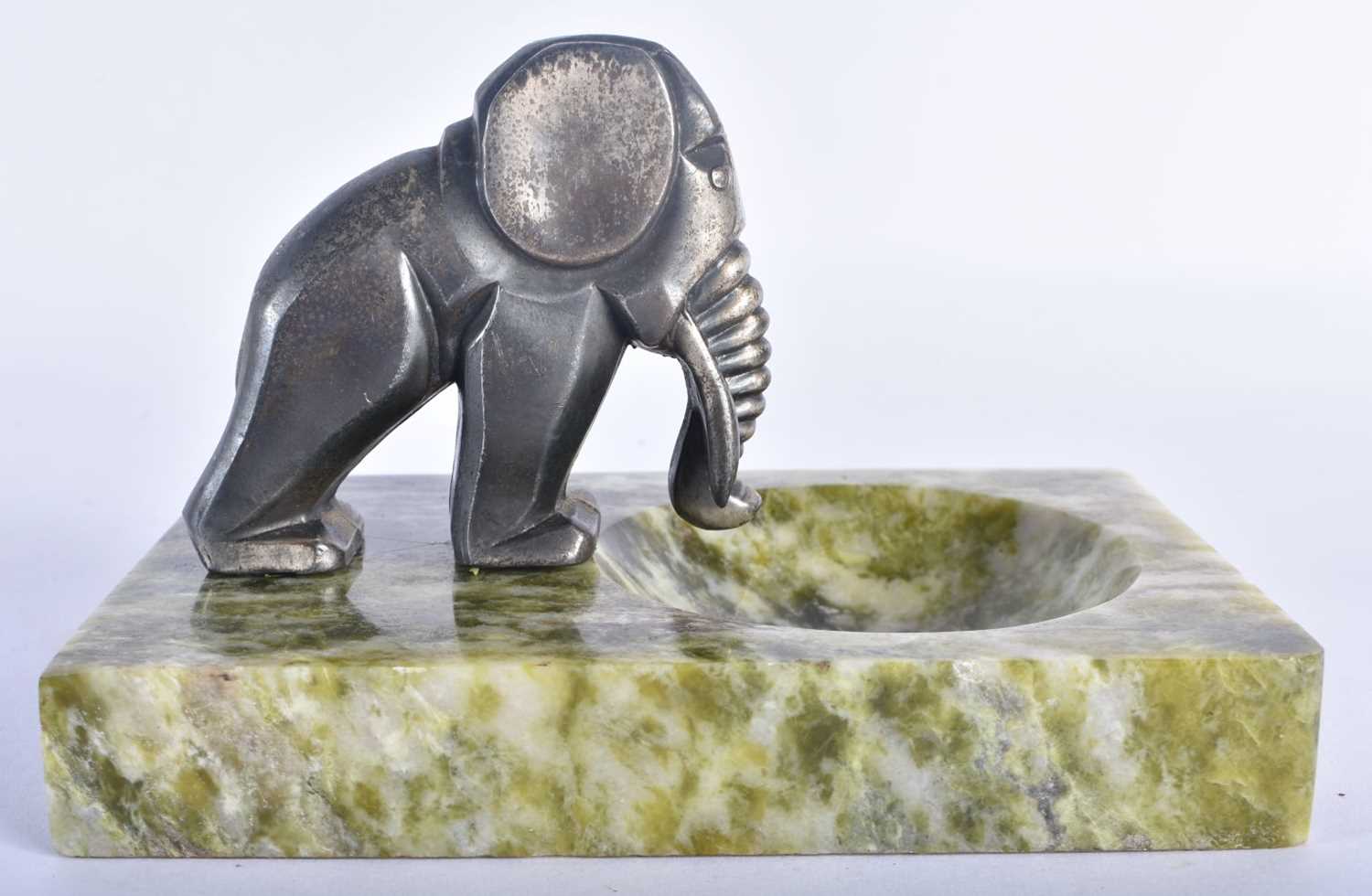 AN ART DECO FRENCH ELEPHANT MARBLE ASHTRAY. 13.5 cm x 10 cm.