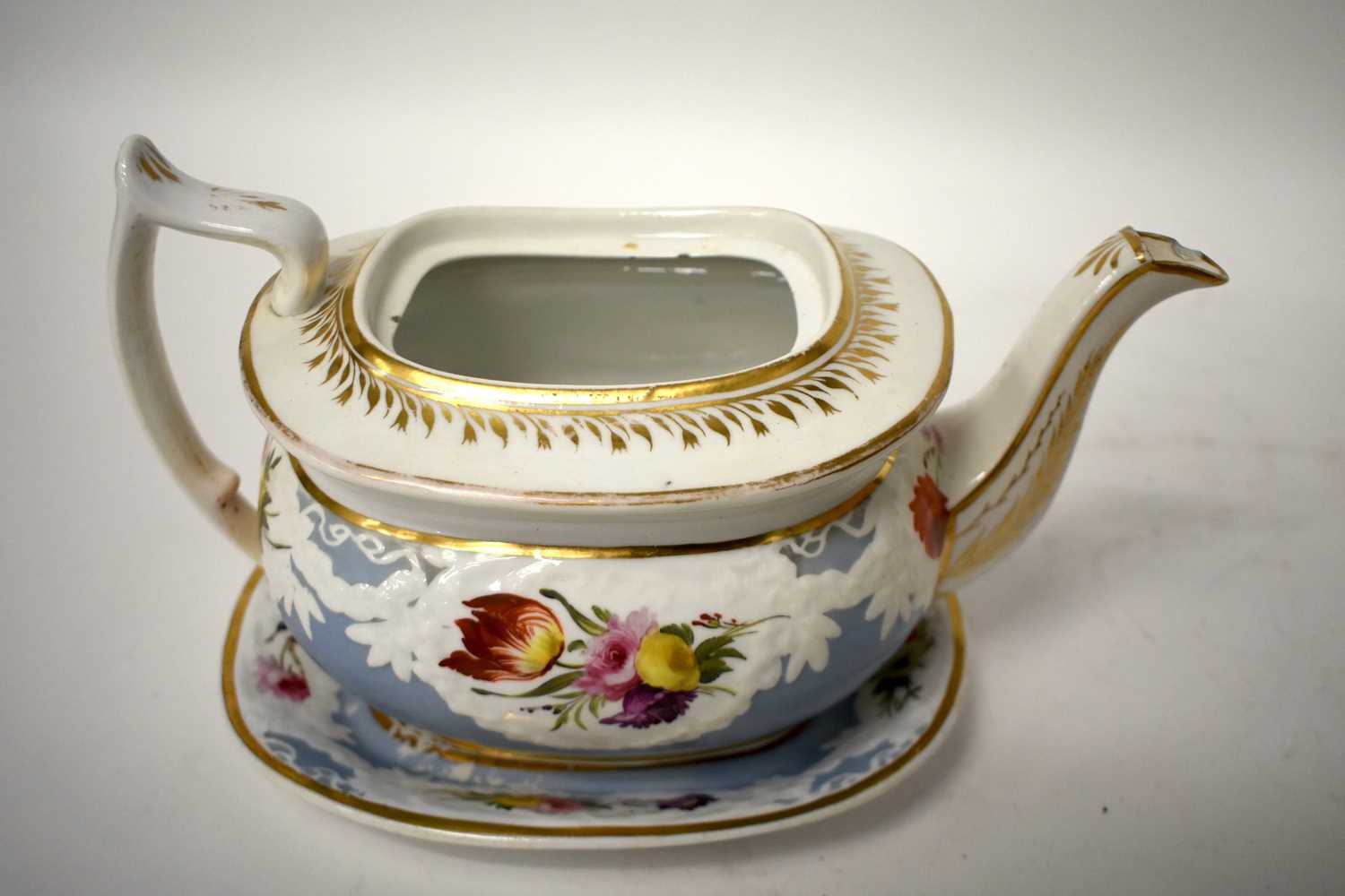 AN EARLY 19TH CENTURY CHAMBERLAINS WORCESTER PART TEASET painted with floral sprays, under a moulded - Image 14 of 36