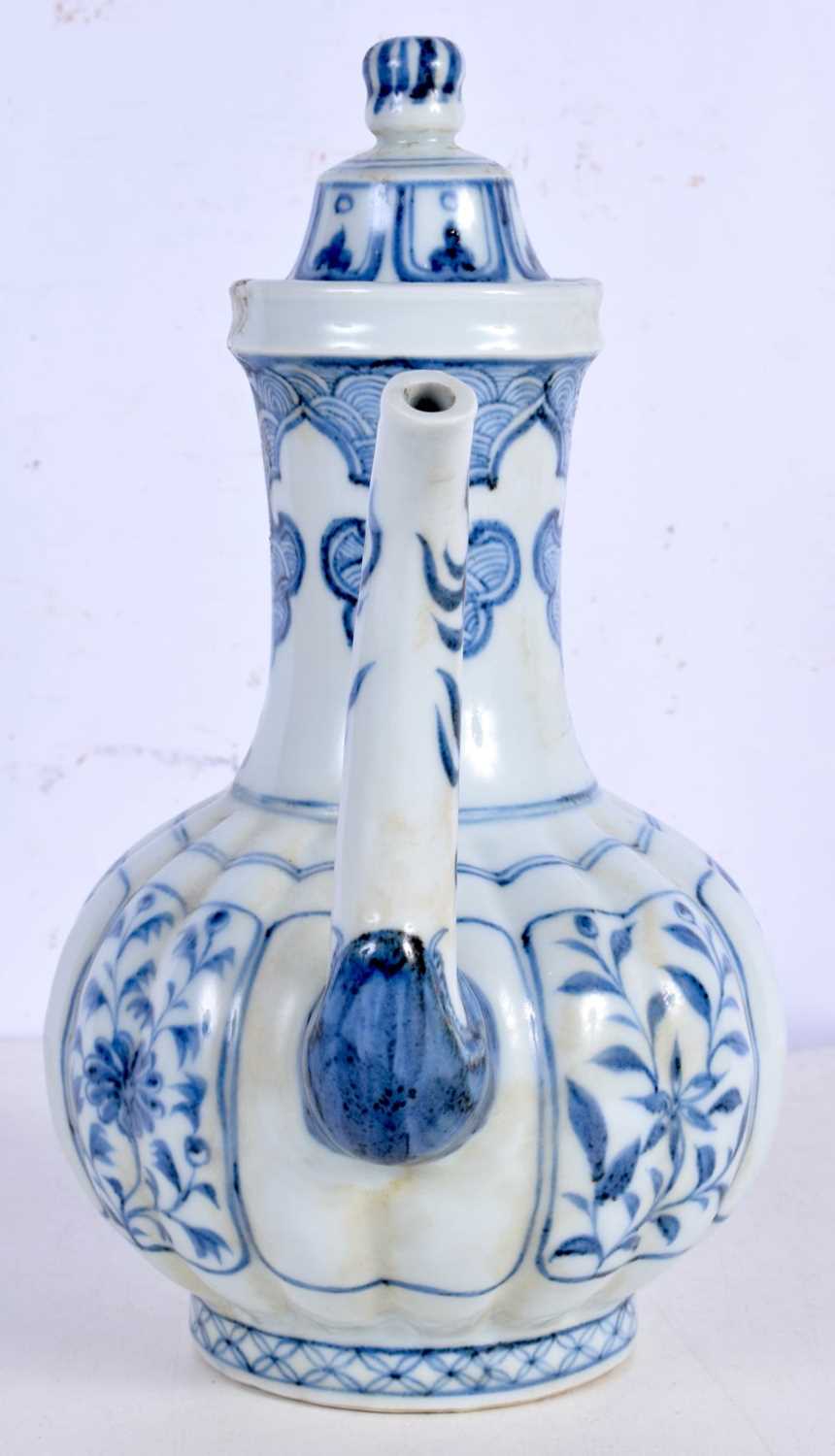 A Chinese porcelain blue and white ewer decorative with foliage 25 cm. - Image 5 of 10