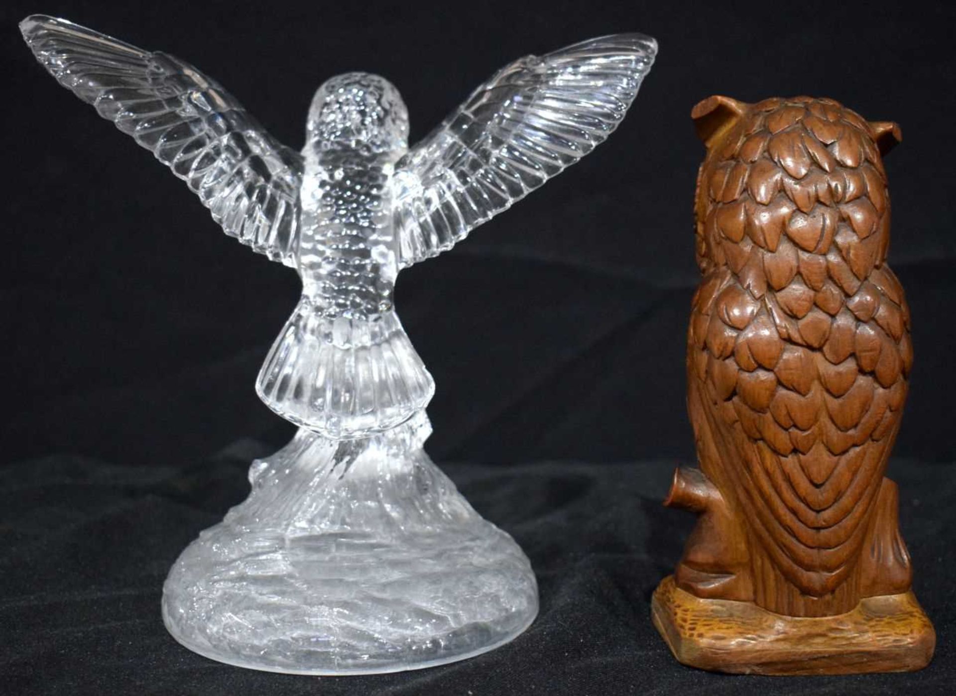 A carved wood owl together with a glass owl largest 19 x 19 cm.(2). - Image 3 of 6