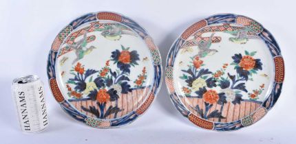 A PAIR OF 18TH/19TH CENTURY JAPANESE EDO PERIOD IMARI SCALLOPED DISHES painted with birds and