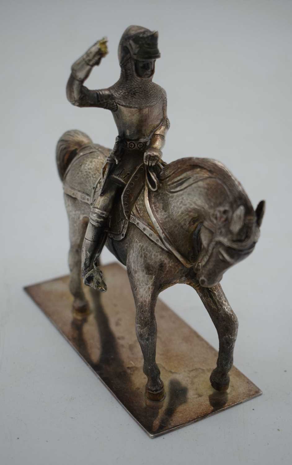 A FINE 19TH CENTURY ENGLISH WHITE METAL FIGURE OF A SOLDIER ON HORSEBACK. 707 grams. 12.5 cm x - Image 2 of 4