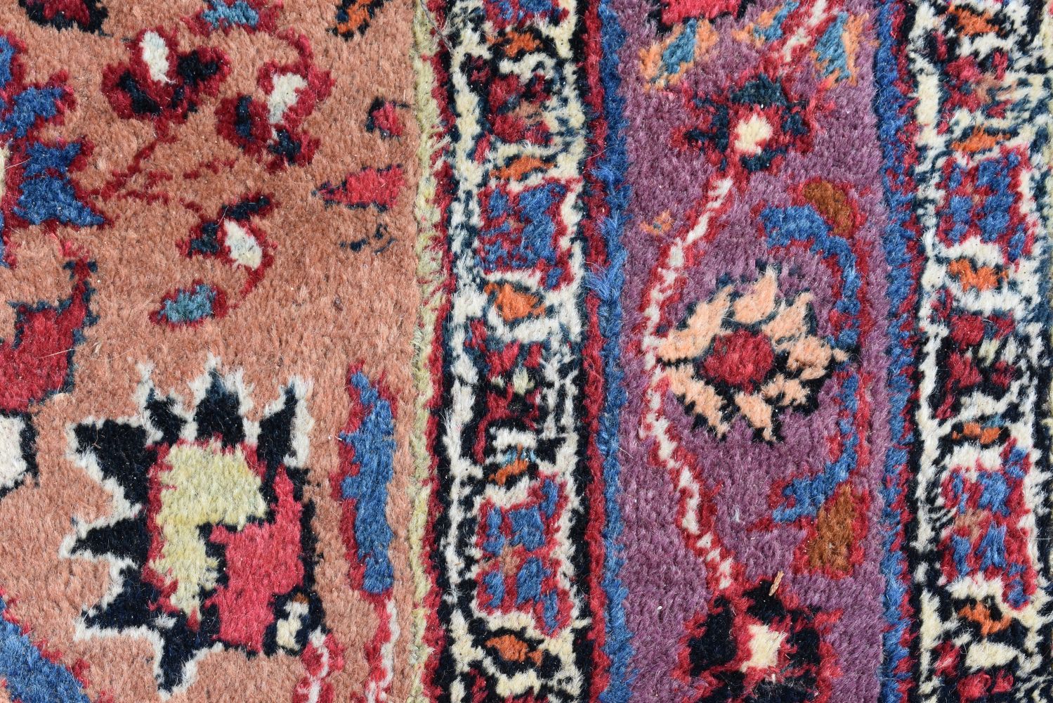 A Persian Khorasan rug 328 x 228 cm - Image 18 of 20