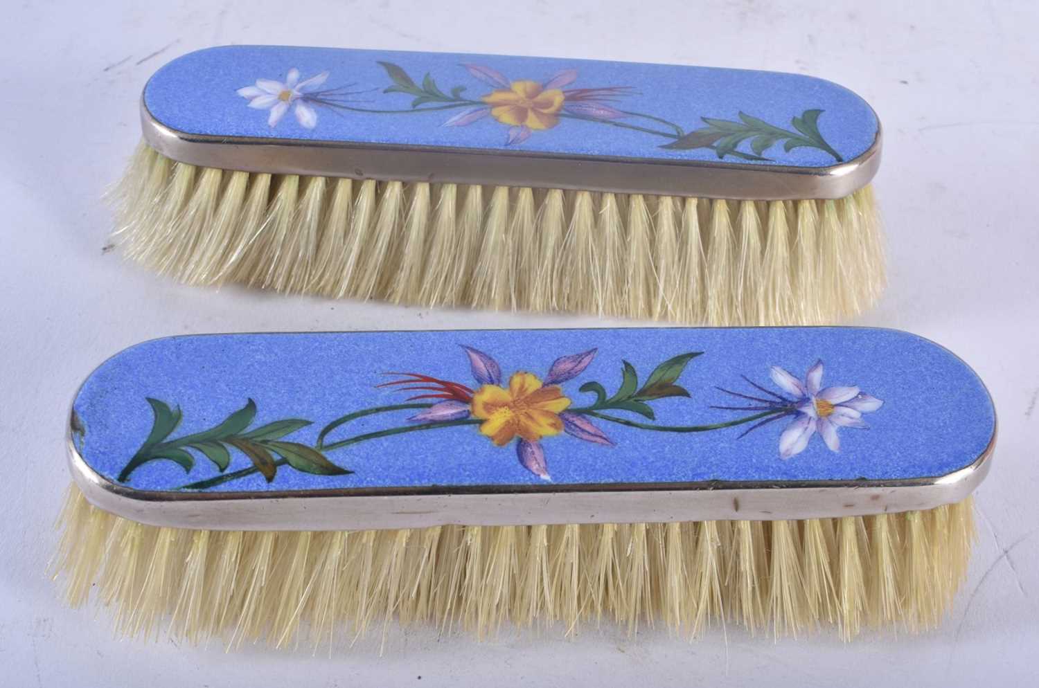 AN ART DECO ENAMELLED DRESSING TABLE SET decorated with flowers. Largest 27cm x 12cm. (4) - Image 4 of 7