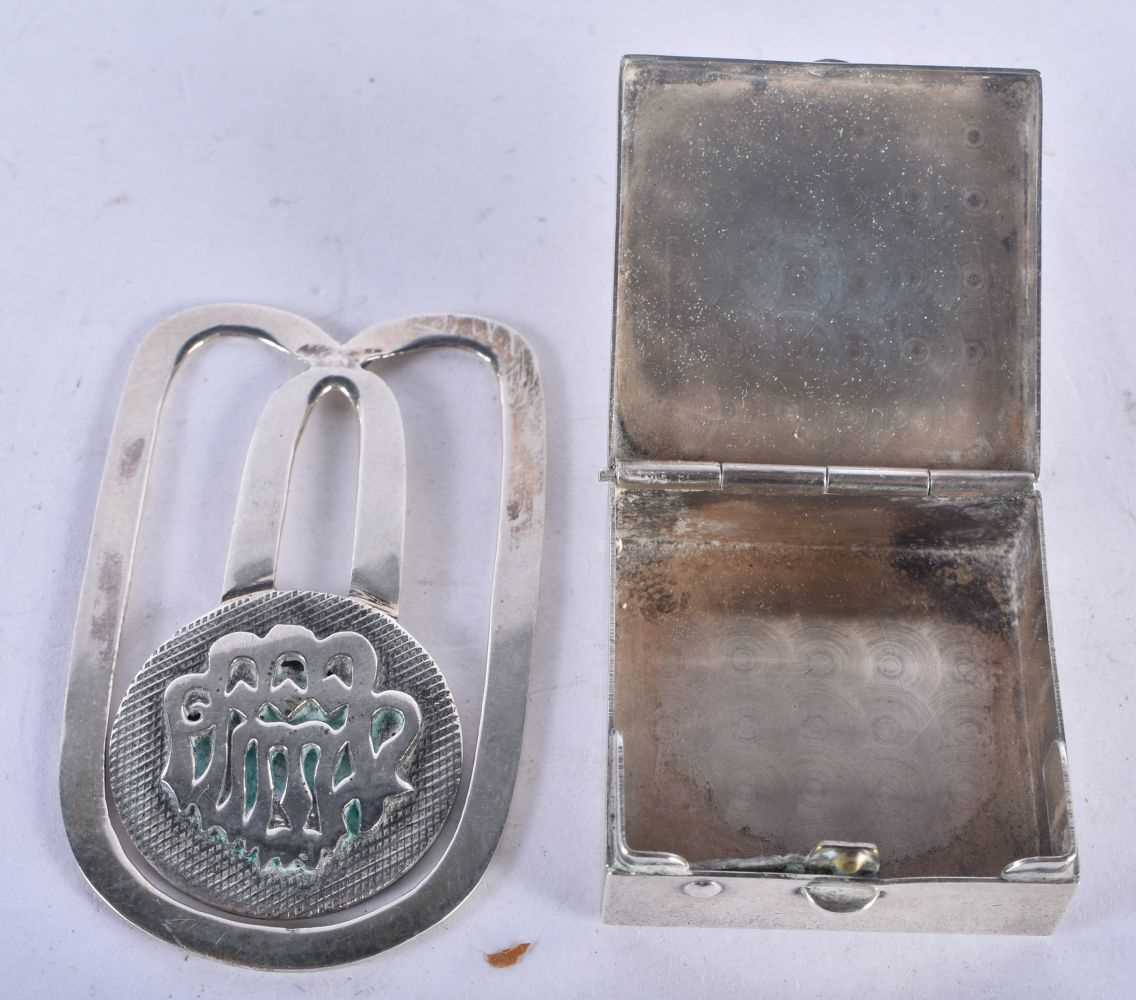A Silver Money Clip together with a White Metal Pill Box. Clip stamped 925, Clip 5.5 cm x 3.3 cm, - Image 3 of 3