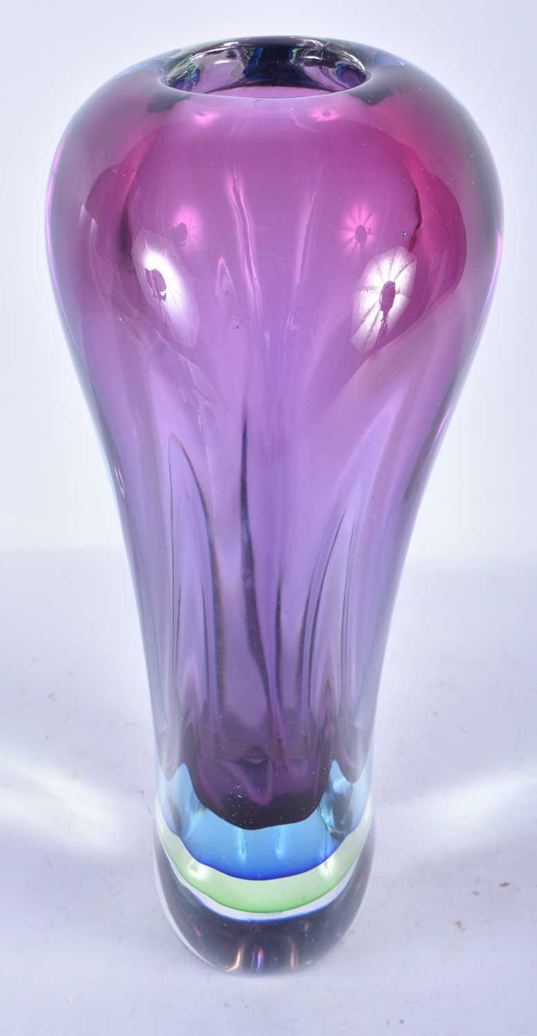 A LARGE FOUR GLASS GLASS VASE by Lawson. 30cm x 12 cm. - Image 2 of 9