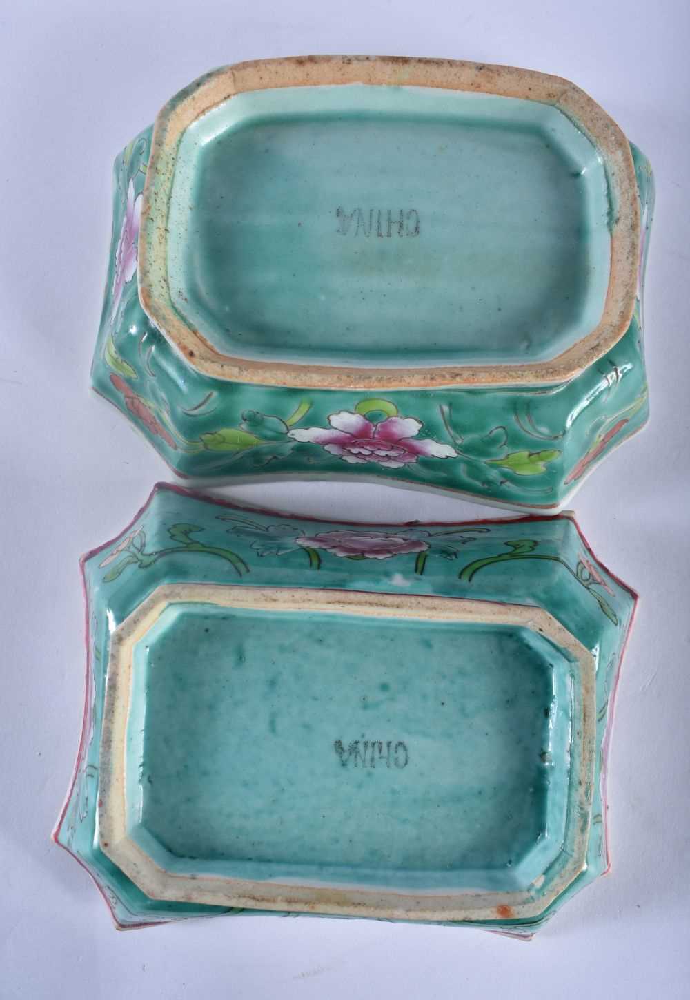 A 19TH CENTURY CHINESE FAMILLE VERTE PORCELAIN GINGER JAR together with a pair of famille rose - Image 8 of 8