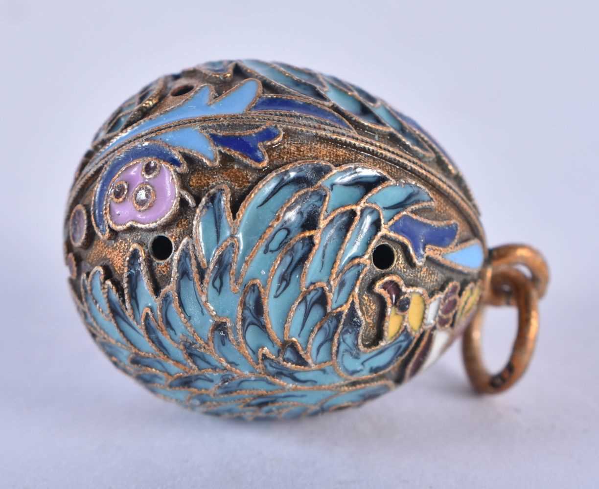 A SILVER GILT AND ENAMEL PENDANT. 5.1 grams. 2.5 cm x 1.75 cm. - Image 2 of 3