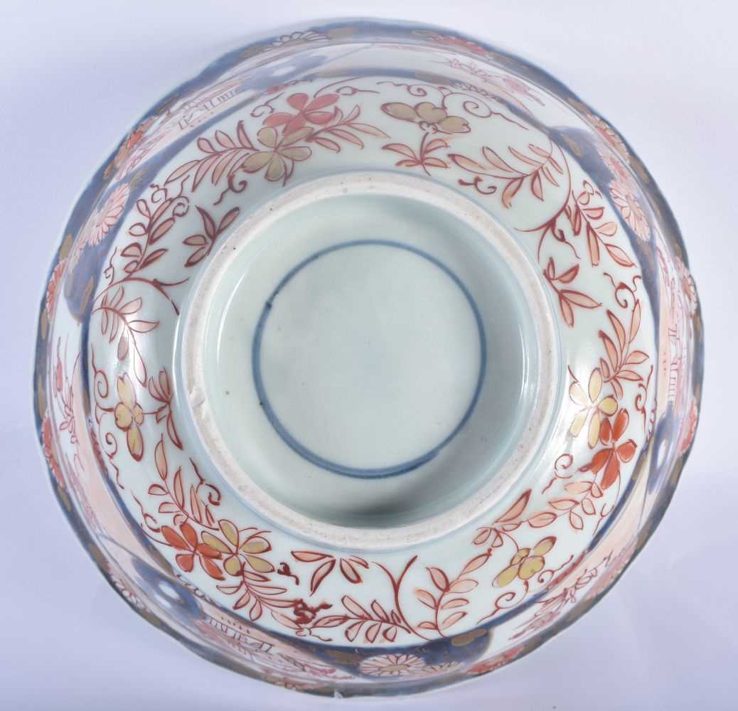 A LARGE 18TH CENTURY JAPANESE EDO PERIOD SCALLOPED IMARI BOWL painted with flowers. 24 cm x 10 cm. - Image 5 of 5