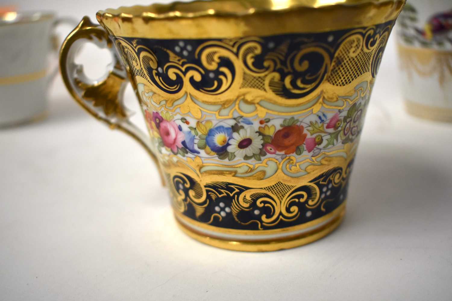 FOUR EARLY 19TH CENTURY LARGE CHAMBERLAINS WORCESTER COFFEE CUPS of varying designs. Largest 8 cm - Image 11 of 24