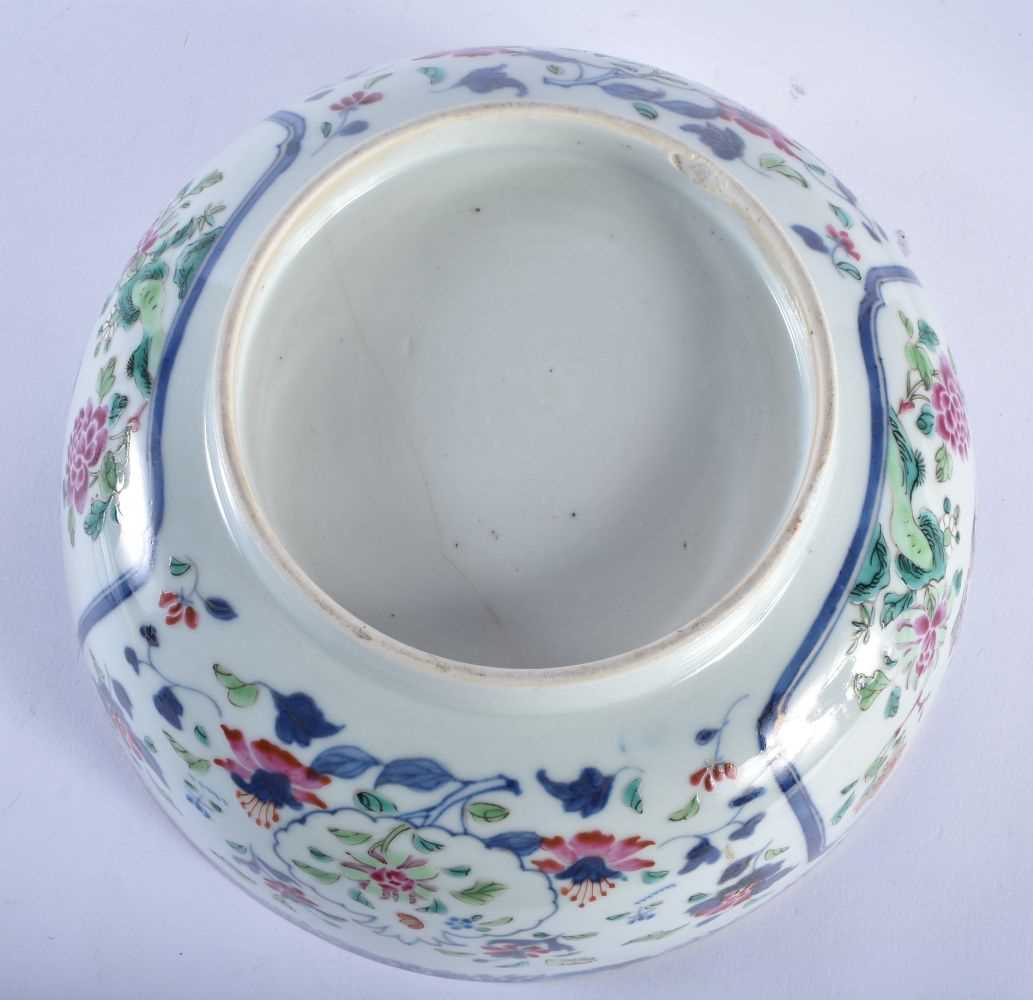 A LARGE 18TH CENTURY CHINESE EXPORT FAMILLE ROSE BLUE AND WHITE BOWL Qianlong. 25cm diameter. - Image 5 of 5