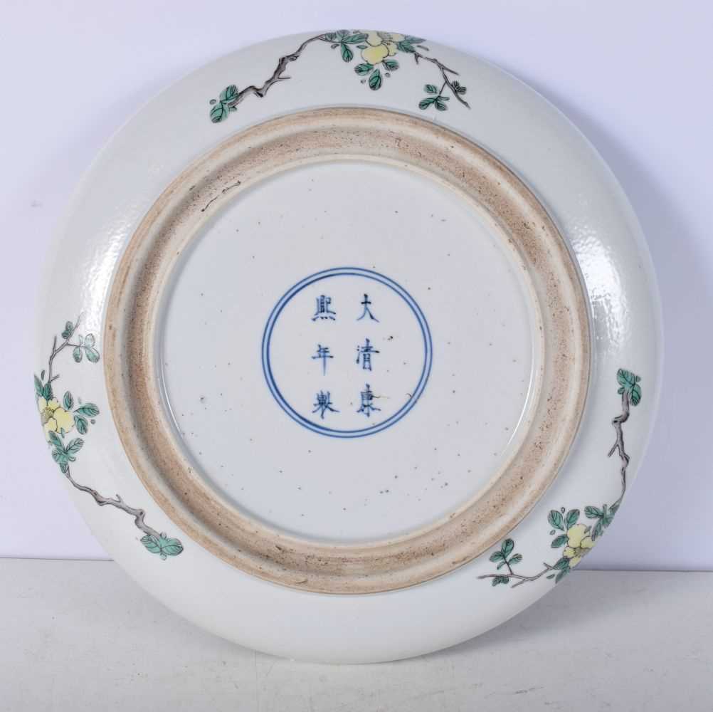 A Chinese porcelain Famille verte dish decorated with figures 5.5 x 27 cm - Image 4 of 6