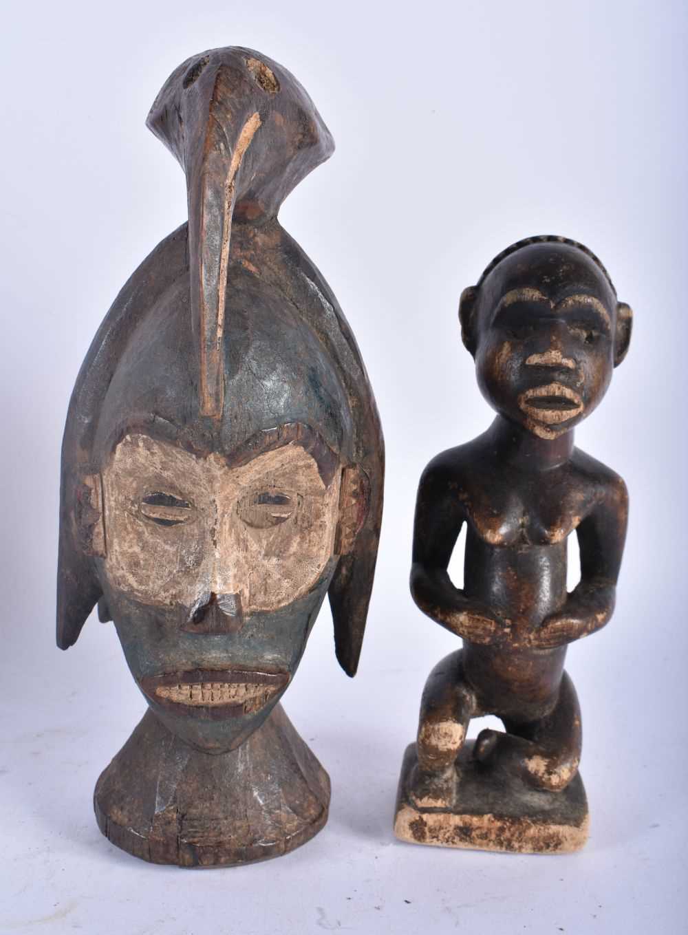 A TRIBAL BIRD HEAD WOOD MASK together with another African figure. Largest 26cm high. (5) - Image 2 of 10