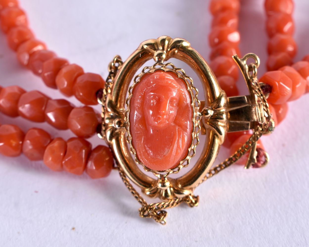 A High Carat Gold Mounted Coral Bracelet and Brooch. Chinese Marks, Bracelet 18cm long, Brooch 3 - Image 9 of 10