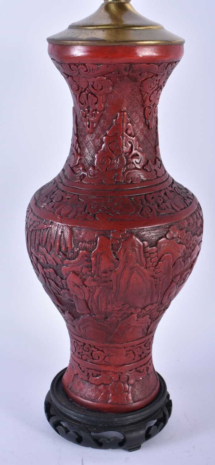 A LATE 19TH/20TH CENTURY CHINESE CARVED IMITATION CINNABAR LACQUER POTTERY LAMP Late Qing. 47 cm - Image 2 of 5