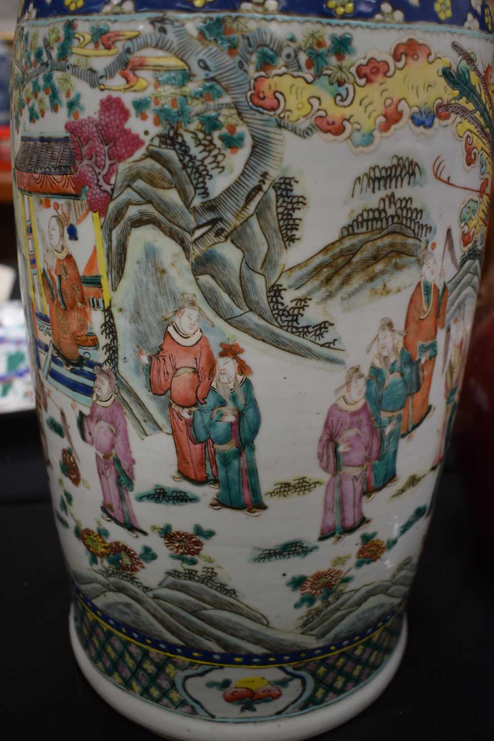 A LARGE 19TH CENTURY CHINESE CANTON FAMILLE ROSE TWIN HANDLED VASE Qing. 57 cm high. - Image 19 of 32